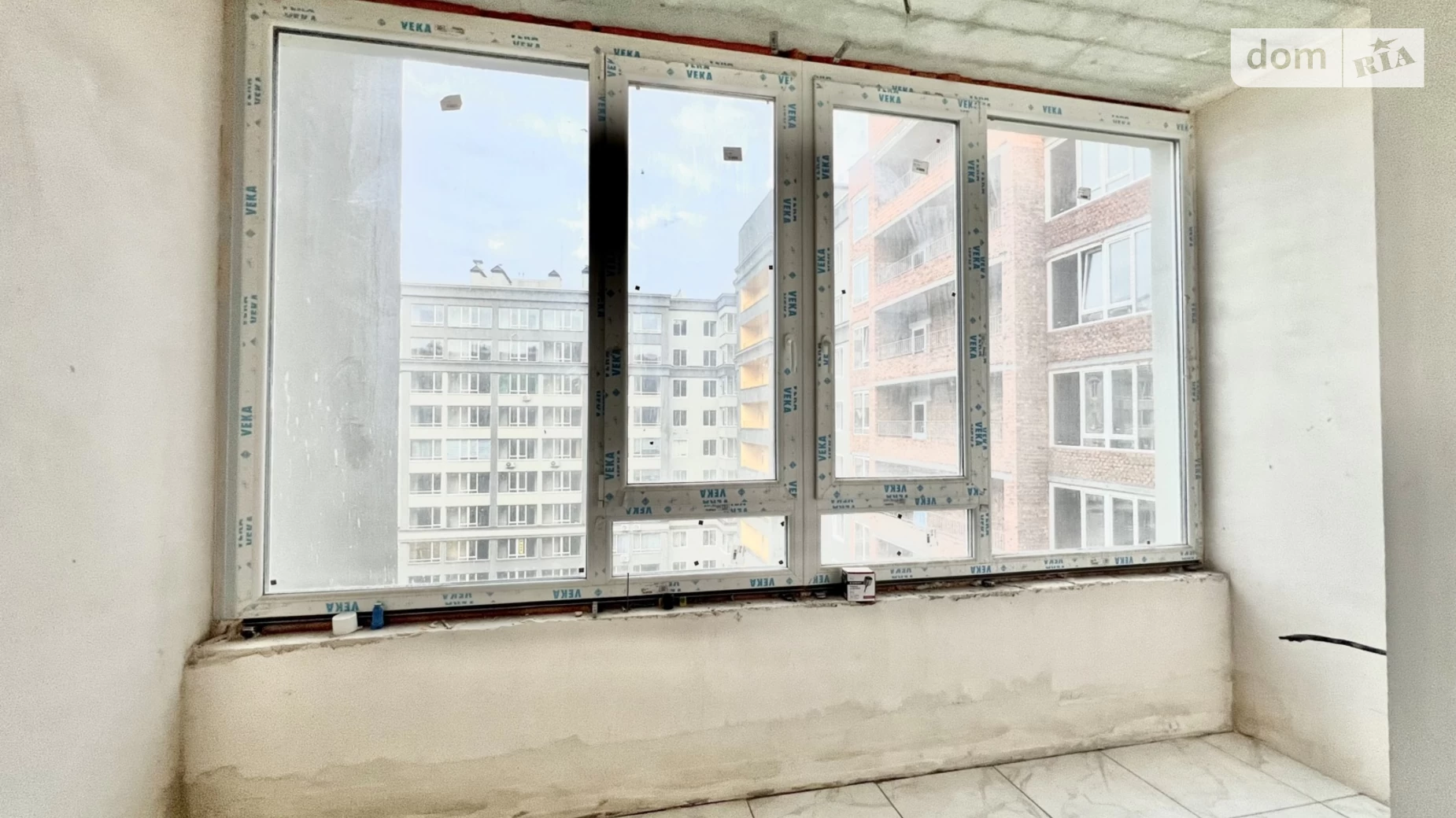 Продается 2-комнатная квартира 64.2 кв. м в Буче, ул. Ивана Кожедуба, 3А - фото 2