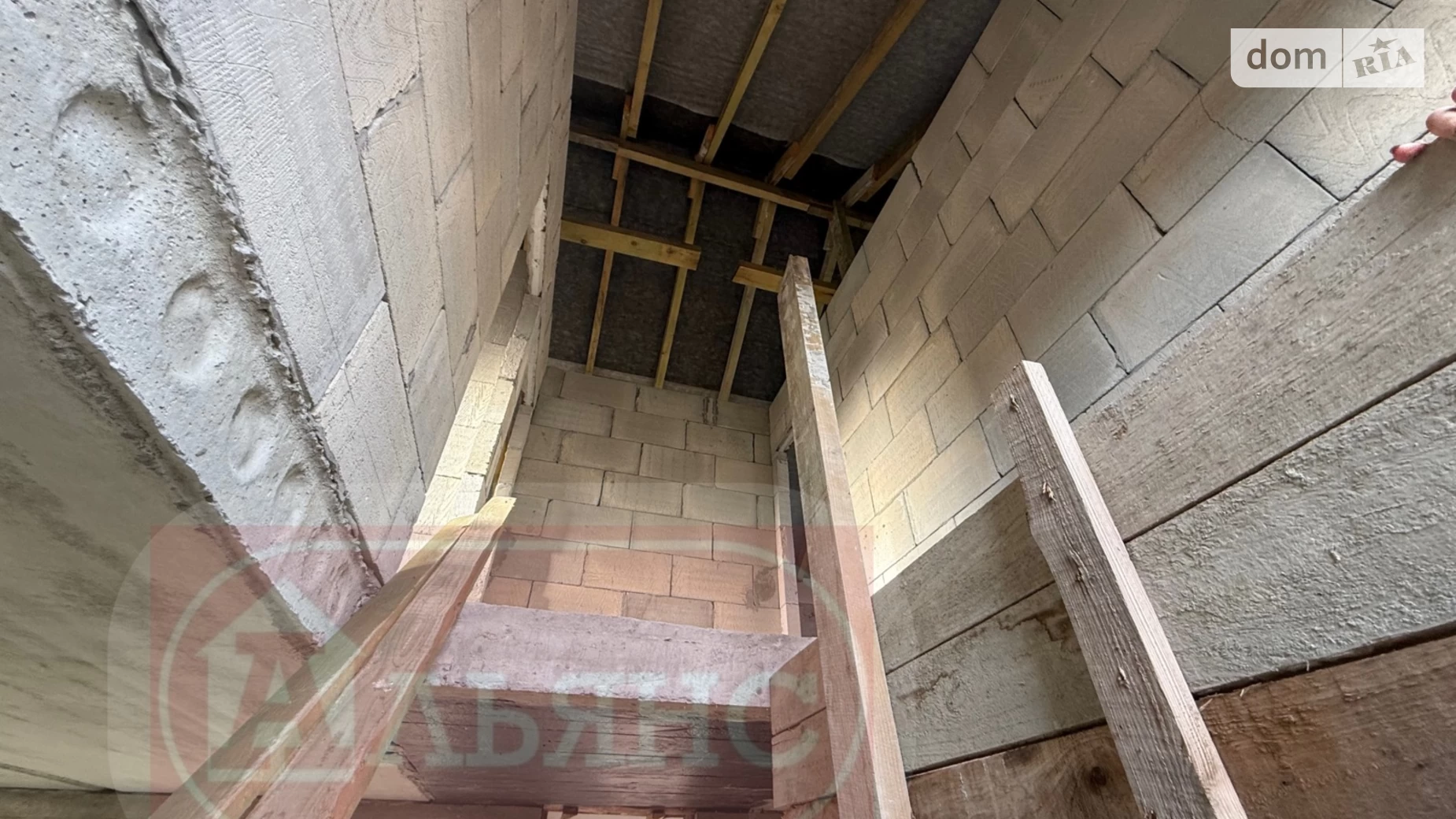 Продается дом на 2 этажа 100 кв. м с бассейном, цена: 70000 $ - фото 5
