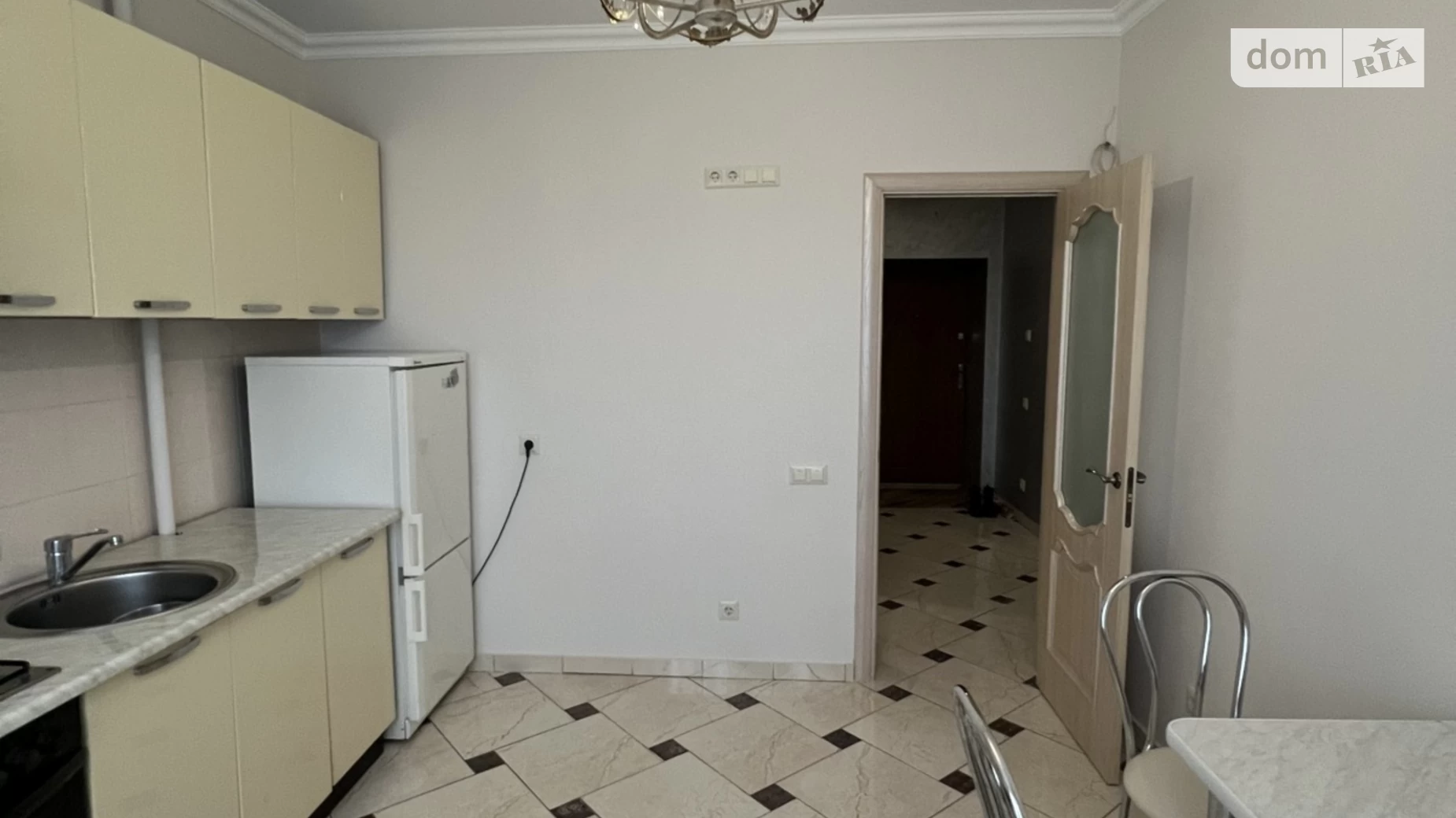 Продается 1-комнатная квартира 49 кв. м в Ивано-Франковске, ул. Лемкивска - фото 3