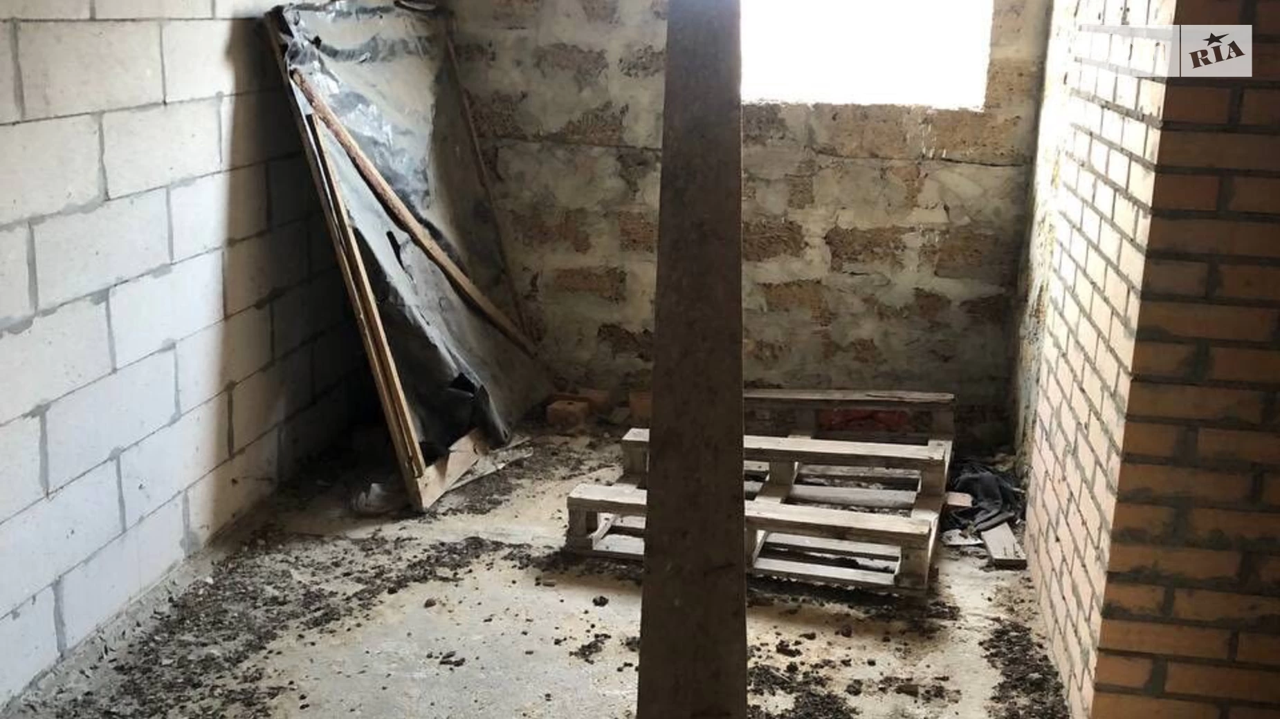 Продается дом на 2 этажа 220 кв. м с гаражом, цена: 75000 € - фото 5