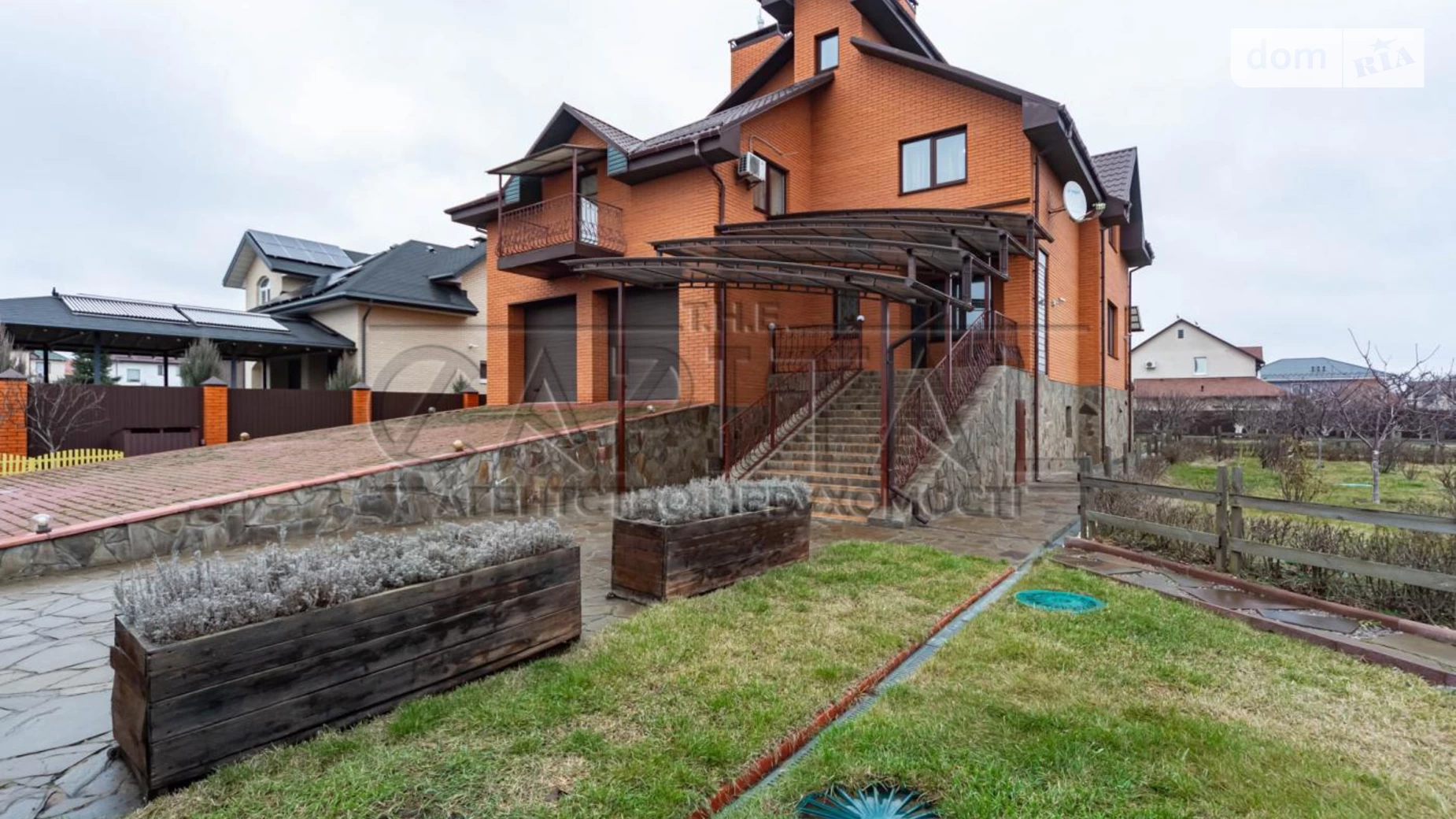 Продается дом на 2 этажа 400 кв. м с бассейном, цена: 380000 $ - фото 4