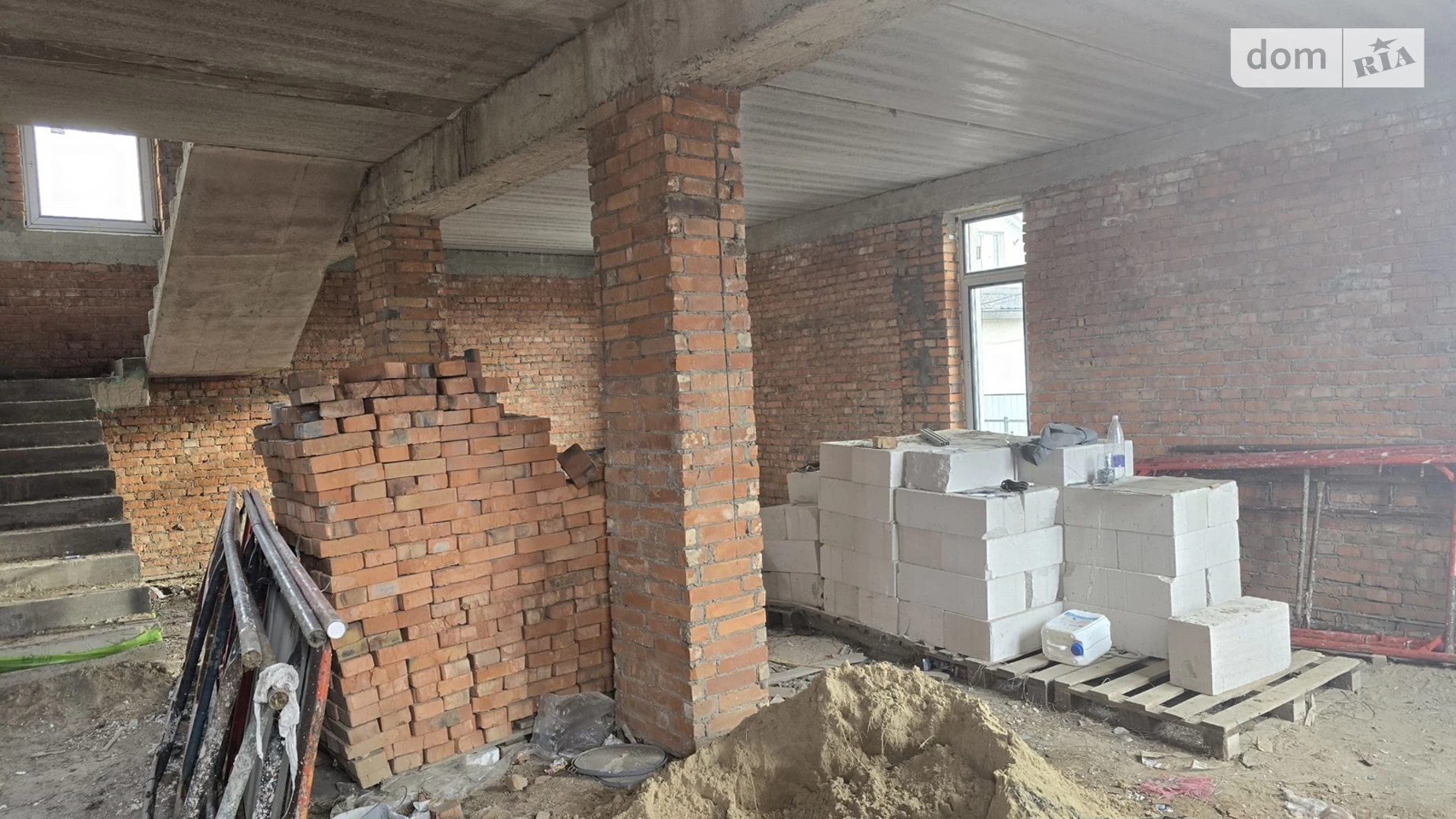 Продается дом на 2 этажа 200 кв. м с бассейном, цена: 110000 $ - фото 4