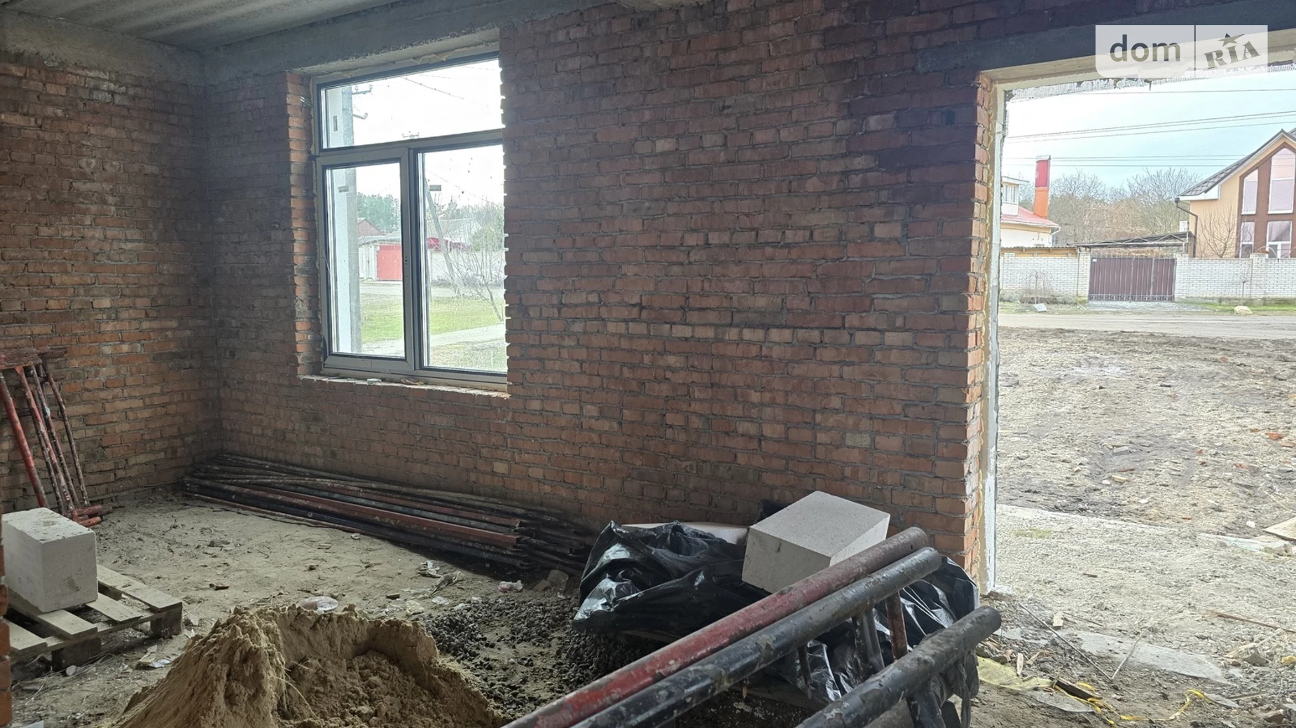 Продается дом на 2 этажа 200 кв. м с бассейном, цена: 110000 $ - фото 5
