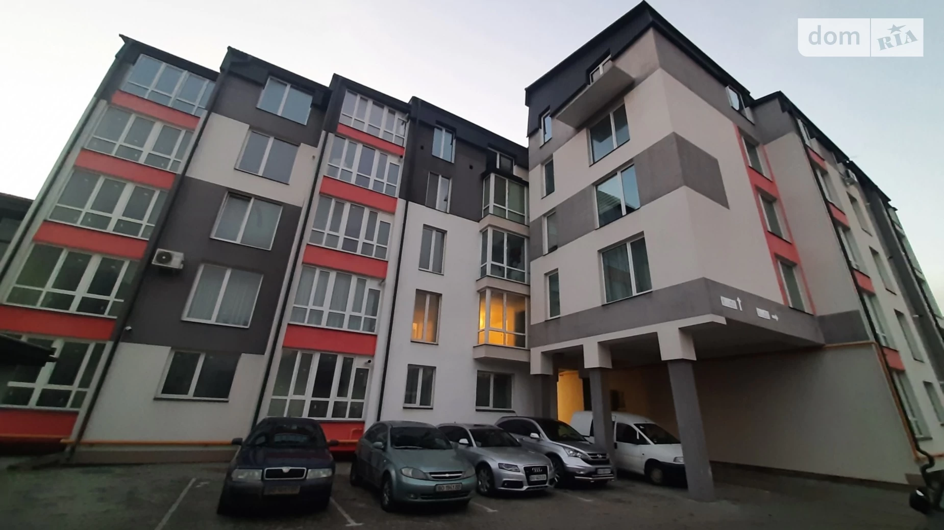 Продается 3-комнатная квартира 77 кв. м в Петрикове, ул. Степана Бандеры - фото 2
