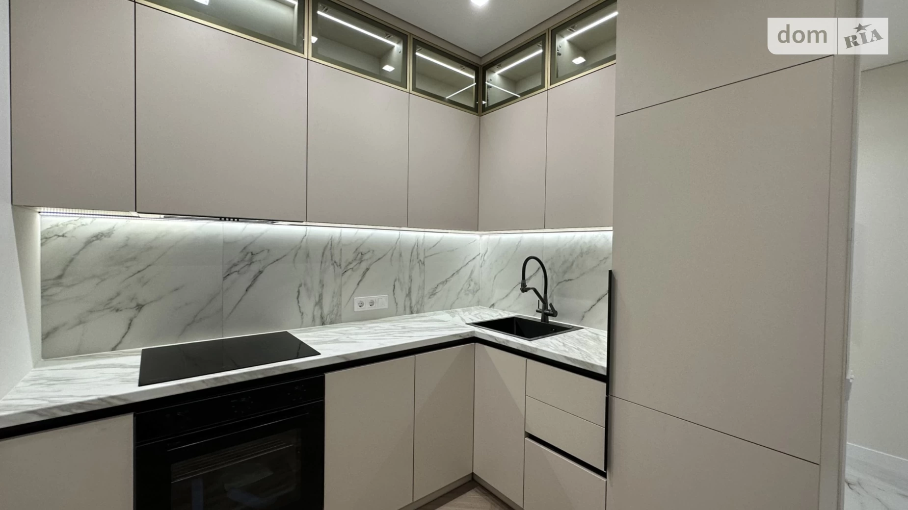 Продается 2-комнатная квартира 66 кв. м в Одессе, ул. Жемчужная, 10 - фото 2