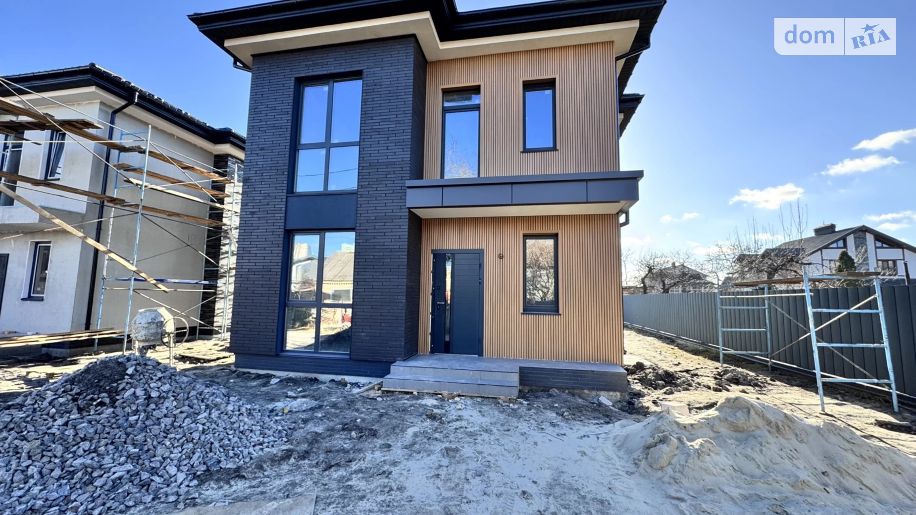 Продается дом на 2 этажа 215 кв. м с участком, цена: 210000 $ - фото 5