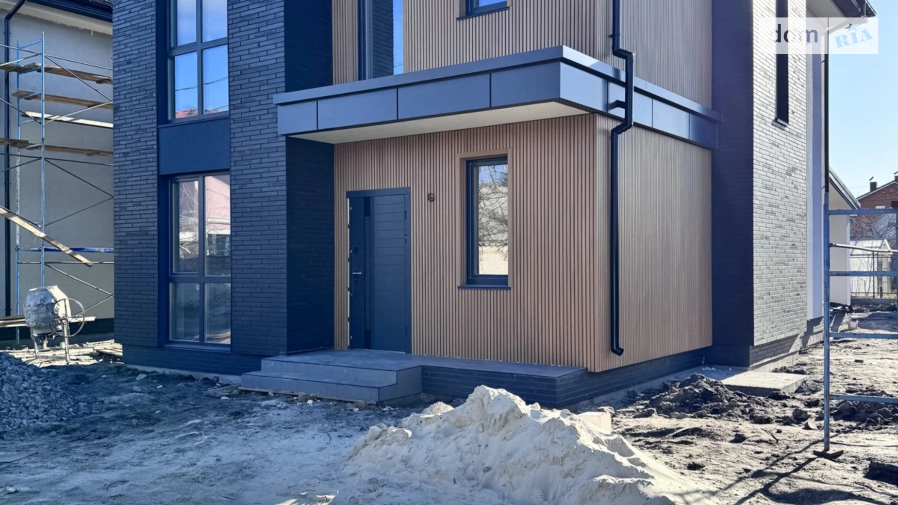 Продается дом на 2 этажа 215 кв. м с участком, цена: 210000 $ - фото 4