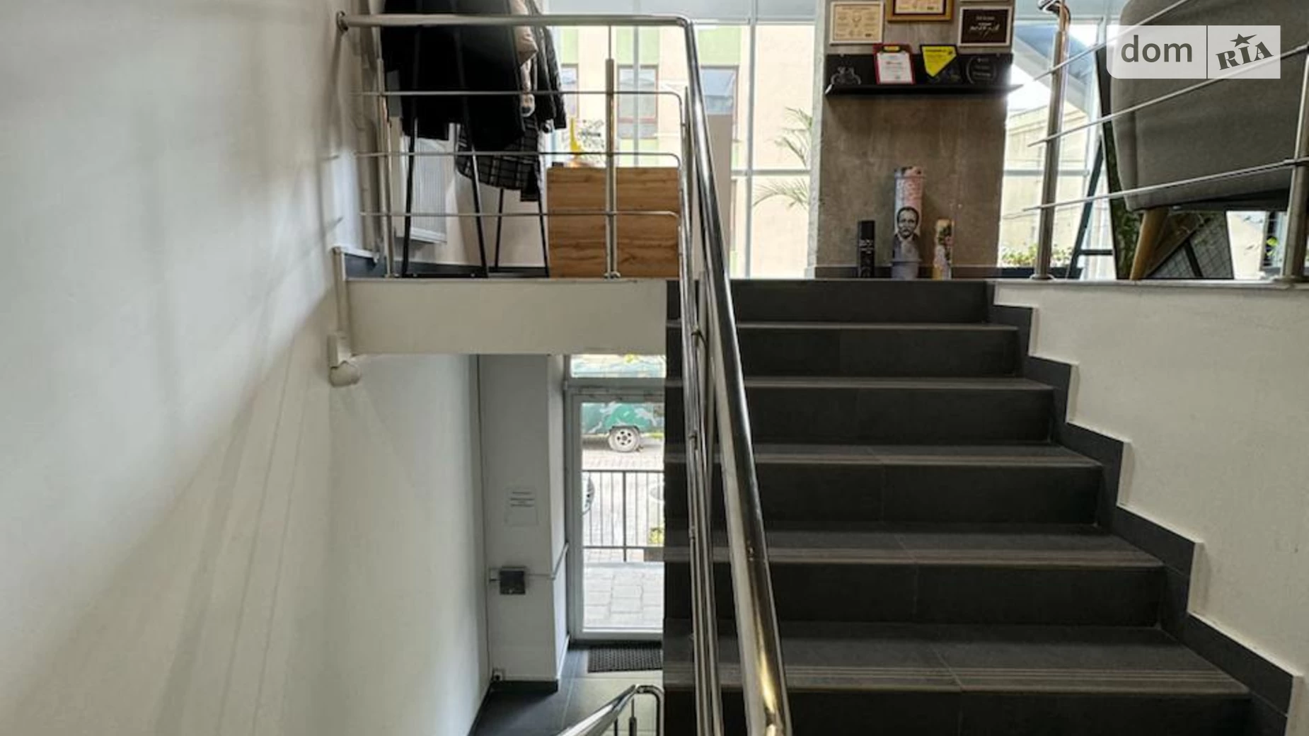 Продається об'єкт сфери послуг 260 кв. м в 9-поверховій будівлі, цена: 377000 $ - фото 2