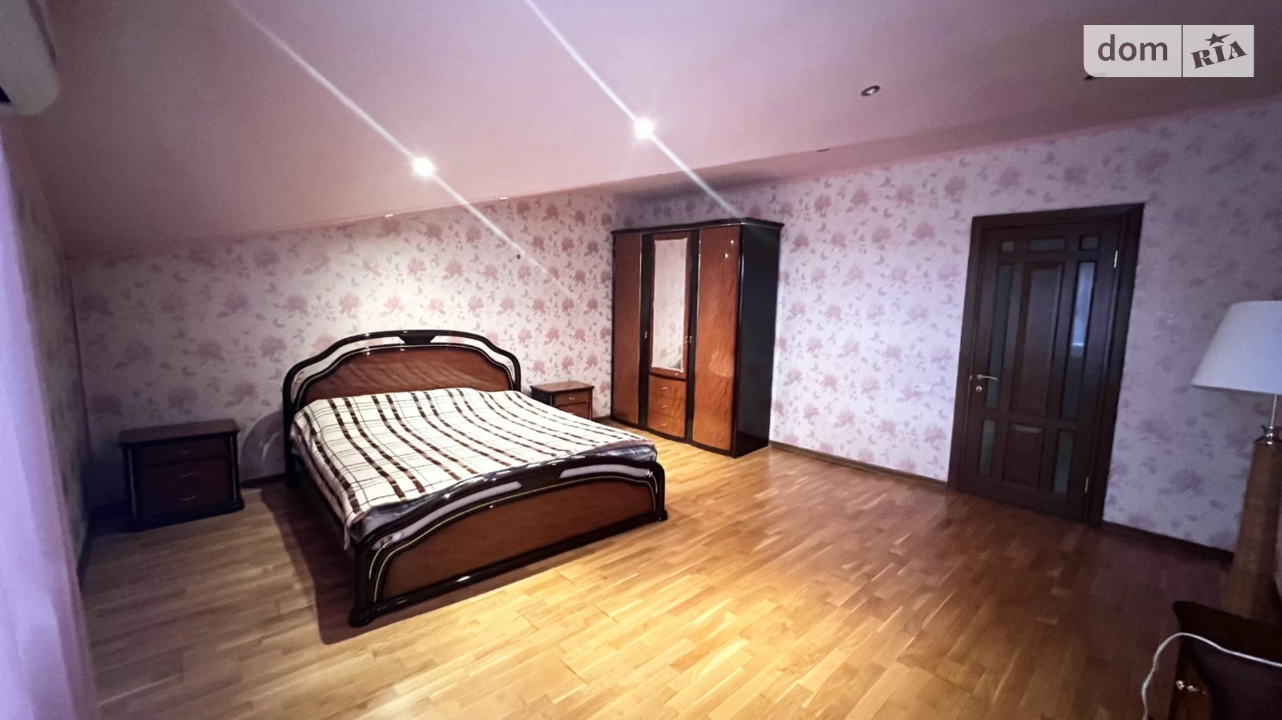 Продается дом на 2 этажа 230.9 кв. м с гаражом, цена: 155000 $ - фото 4
