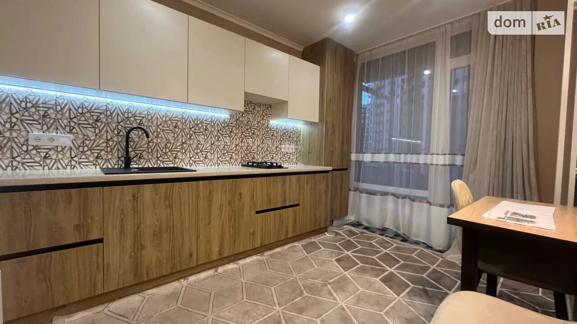Продается 1-комнатная квартира 34 кв. м в Ивано-Франковске, ул. Крайковского, 3 - фото 2