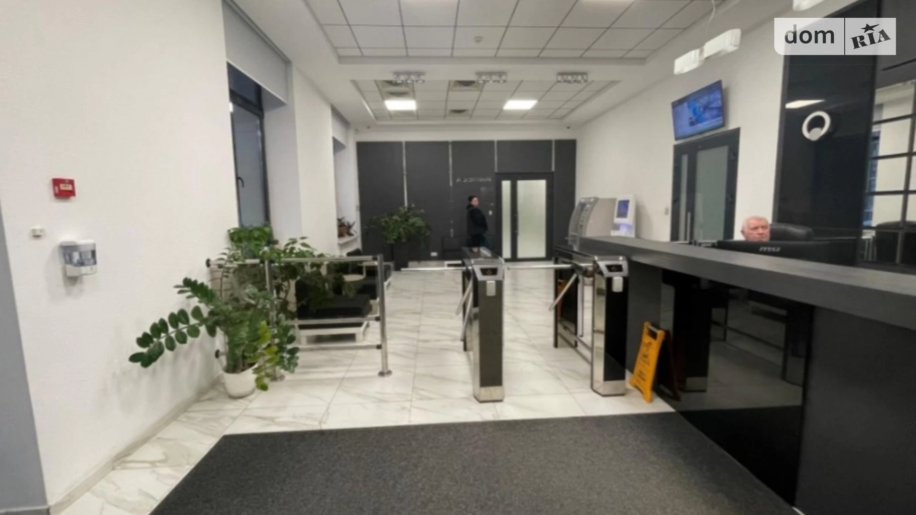 Сдается в аренду офис 474 кв. м в бизнес-центре, цена: 8058 $ - фото 2