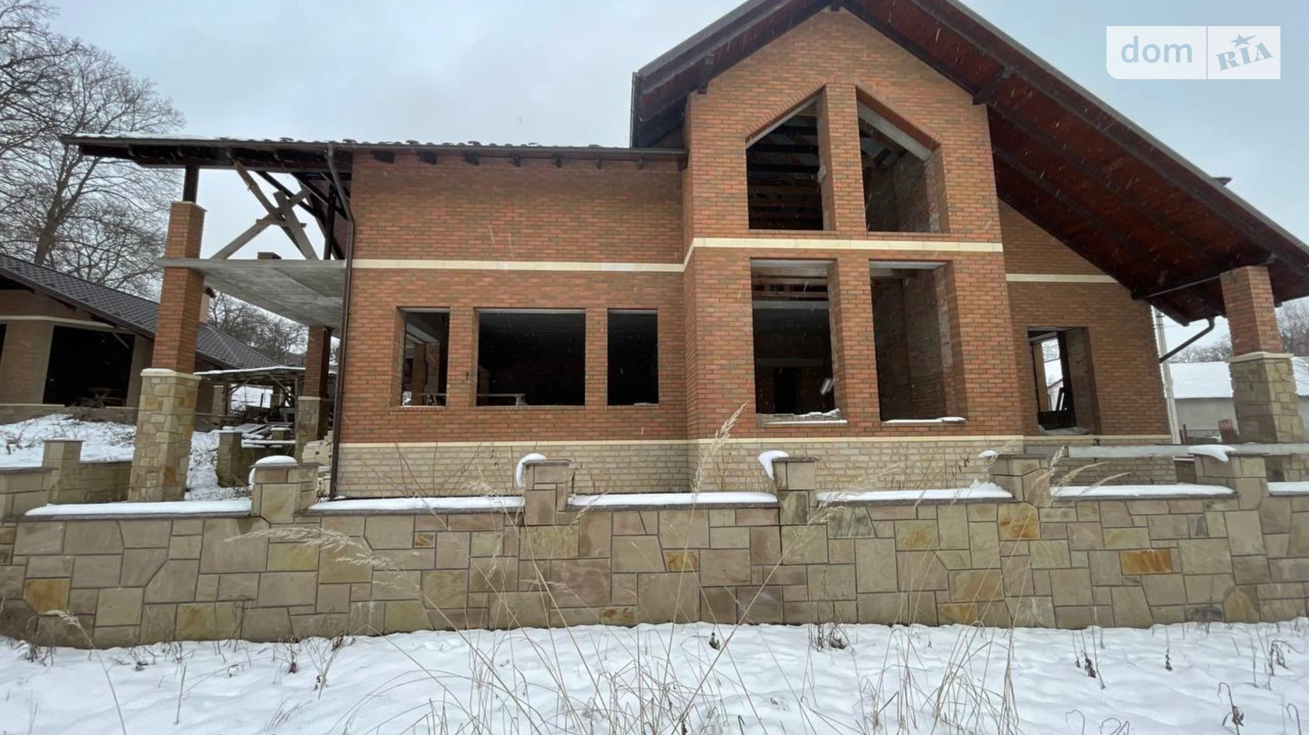 Продается дом на 2 этажа 270 кв. м с подвалом, цена: 233000 $ - фото 2