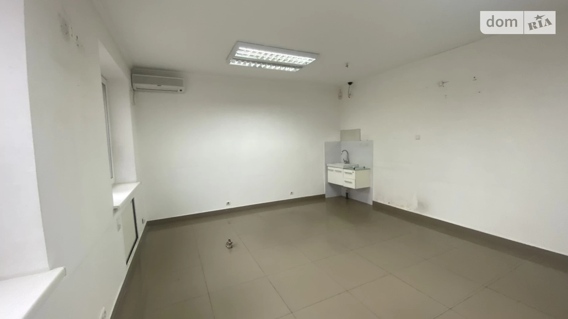 Сдается в аренду офис 35 кв. м в бизнес-центре, цена: 8500 грн - фото 2