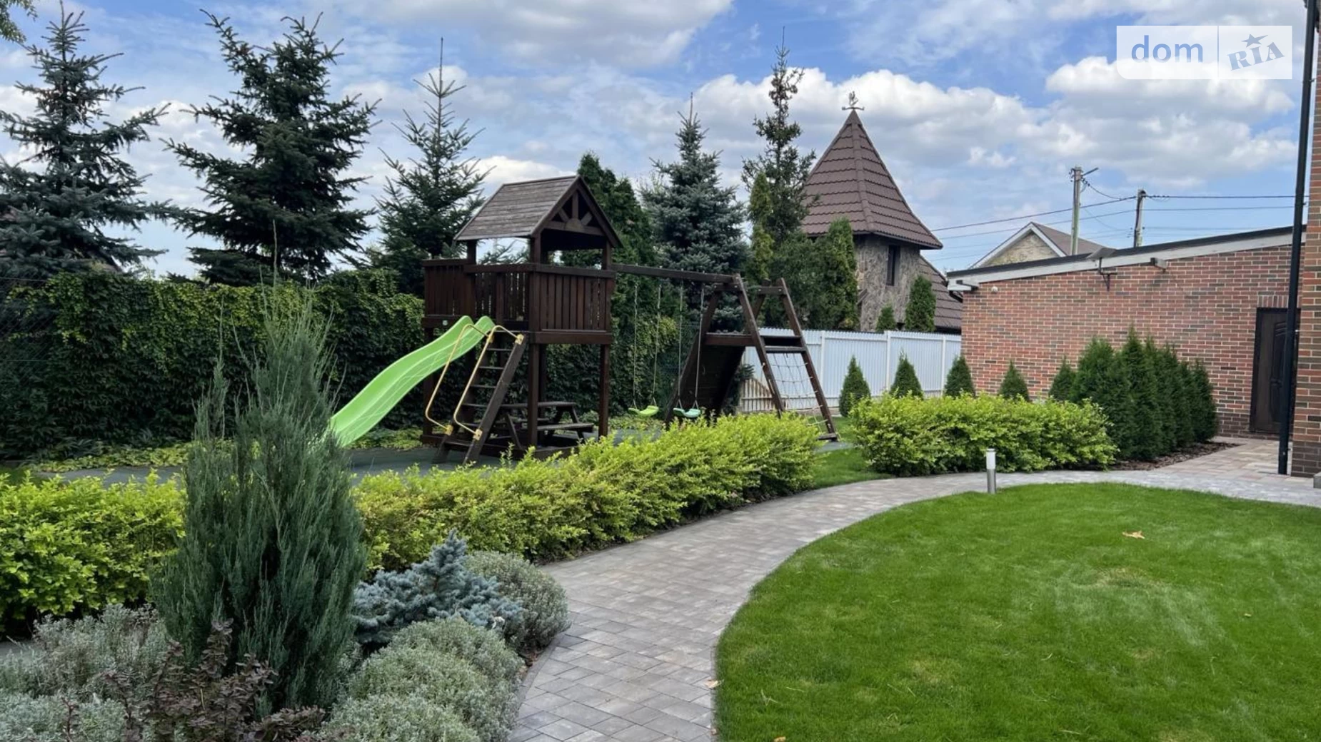 Продается дом на 2 этажа 248 кв. м с участком, цена: 450000 $ - фото 2