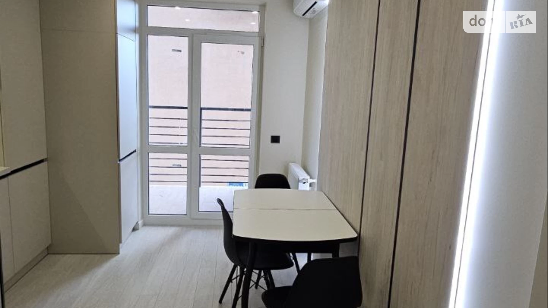 Продается 1-комнатная квартира 43 кв. м в Черновцах, ул. Русская, 237 - фото 2