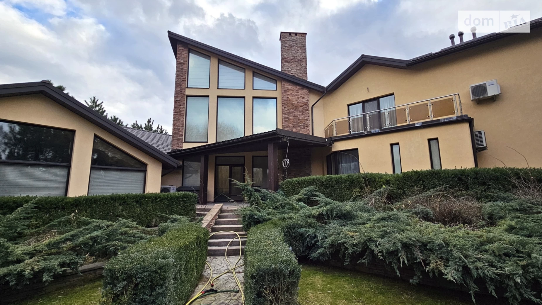 Продається будинок 2 поверховий 554 кв. м з каміном, цена: 1400000 $ - фото 2