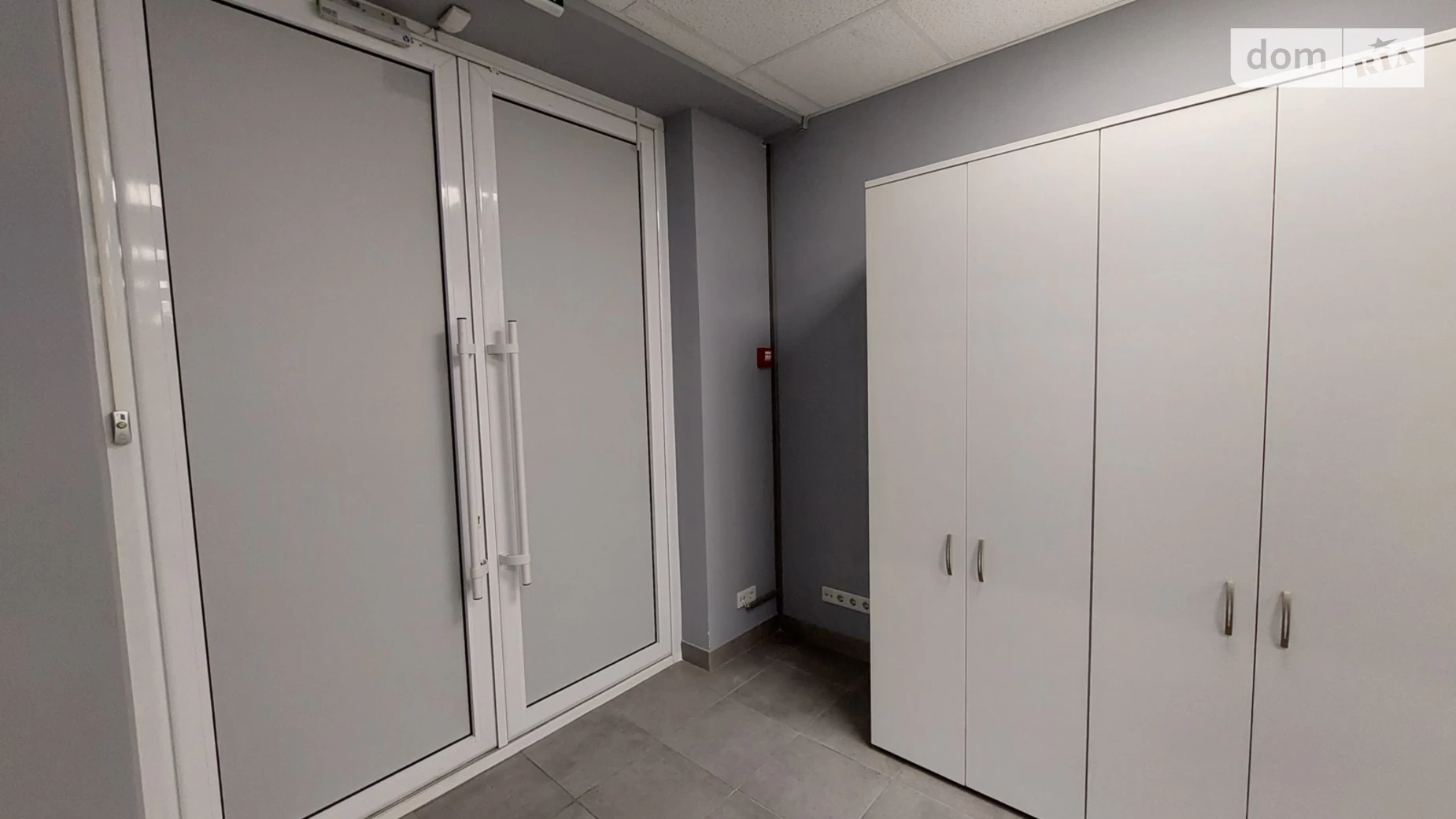 Сдается в аренду офис 208 кв. м в бизнес-центре, цена: 2700 $ - фото 3
