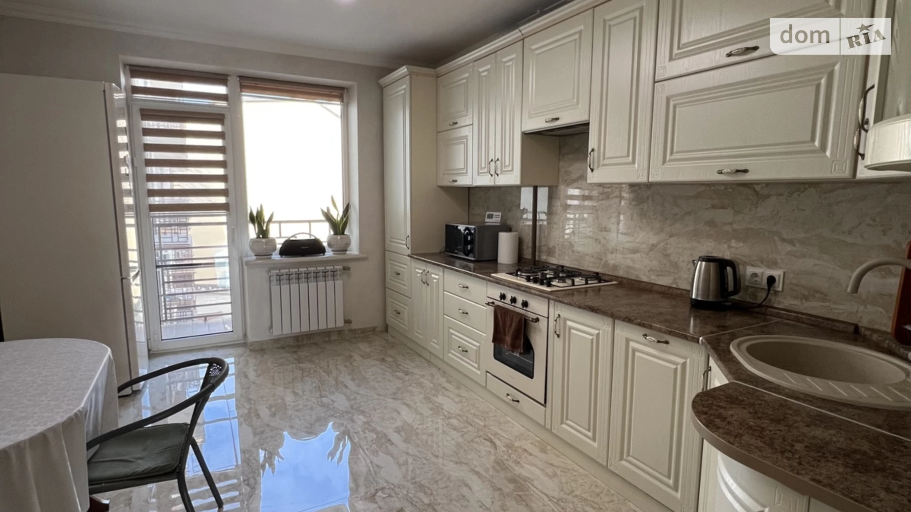 Продается 3-комнатная квартира 78.2 кв. м в Ужгороде, ул. Климпуша - фото 2