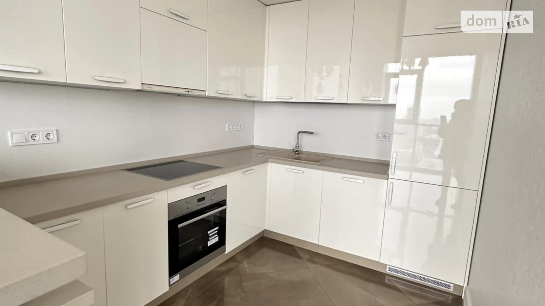 Продается 1-комнатная квартира 53.6 кв. м в Одессе, бул. Французский, 90В - фото 2