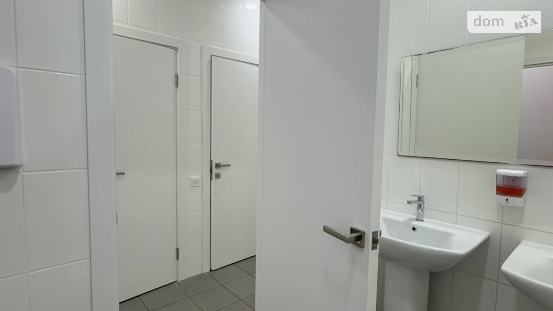 Сдается в аренду офис 560 кв. м в бизнес-центре, цена: 10640 $ - фото 4