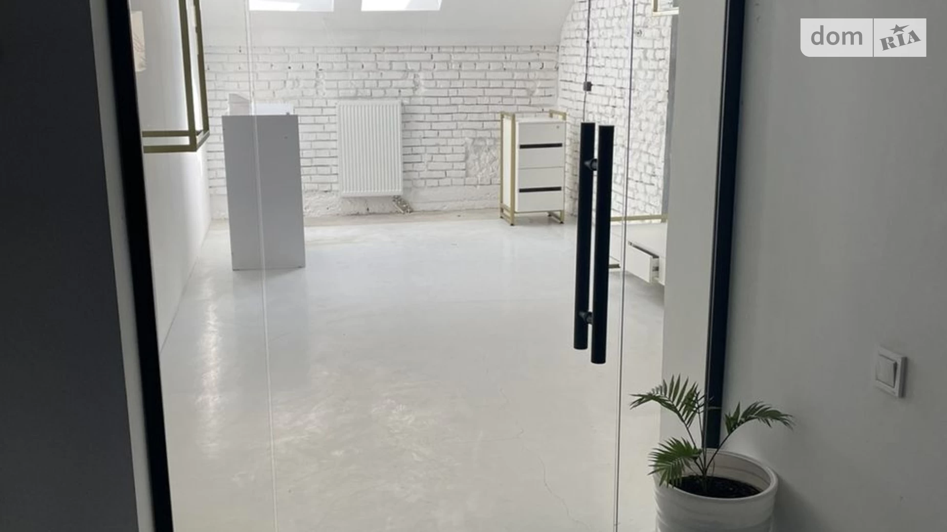 Сдается в аренду офис 50 кв. м в бизнес-центре, цена: 340 $ - фото 2