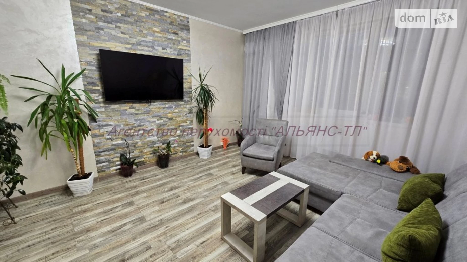 Продается 3-комнатная квартира 72.5 кв. м в Ужгороде, цена: 78500 $ - фото 2