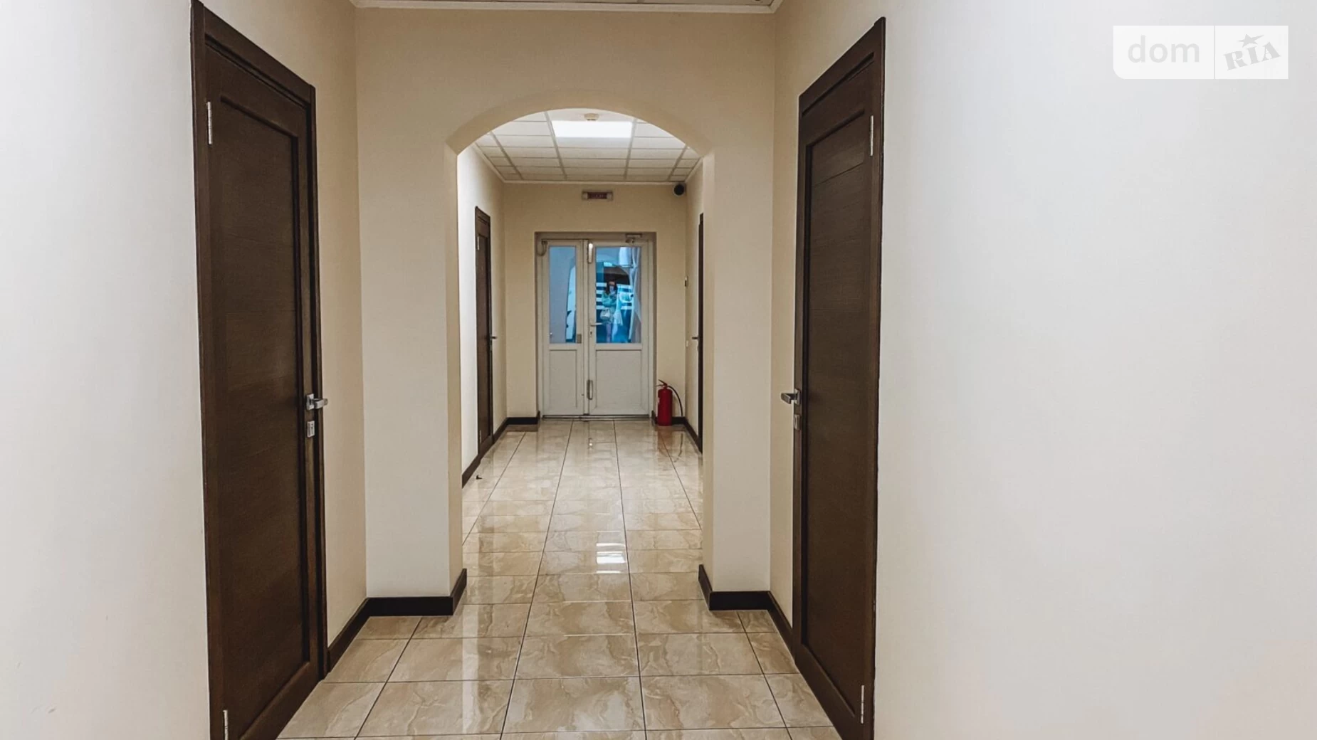 Здається в оренду офіс 222 кв. м в бізнес-центрі, цена: 5550 $ - фото 3