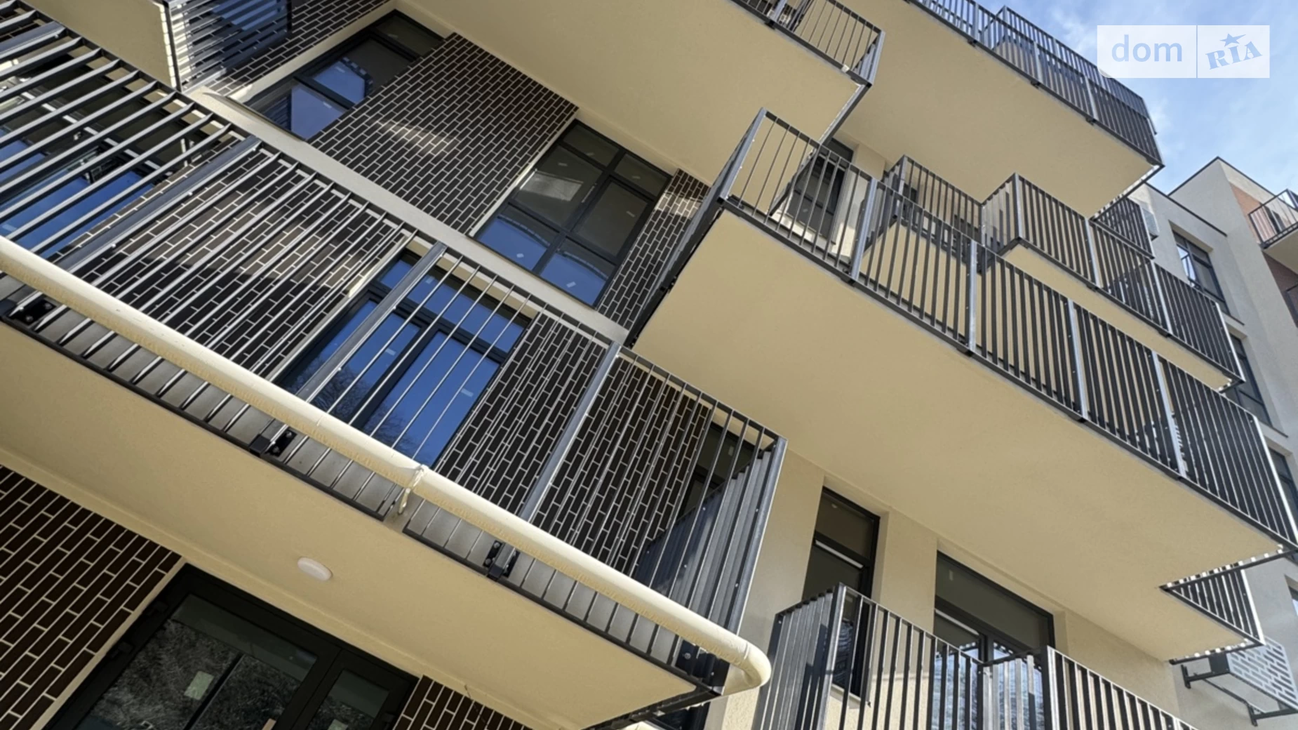 Продается 1-комнатная квартира 50 кв. м в Винниках, ул. Галицкая, 7 - фото 2