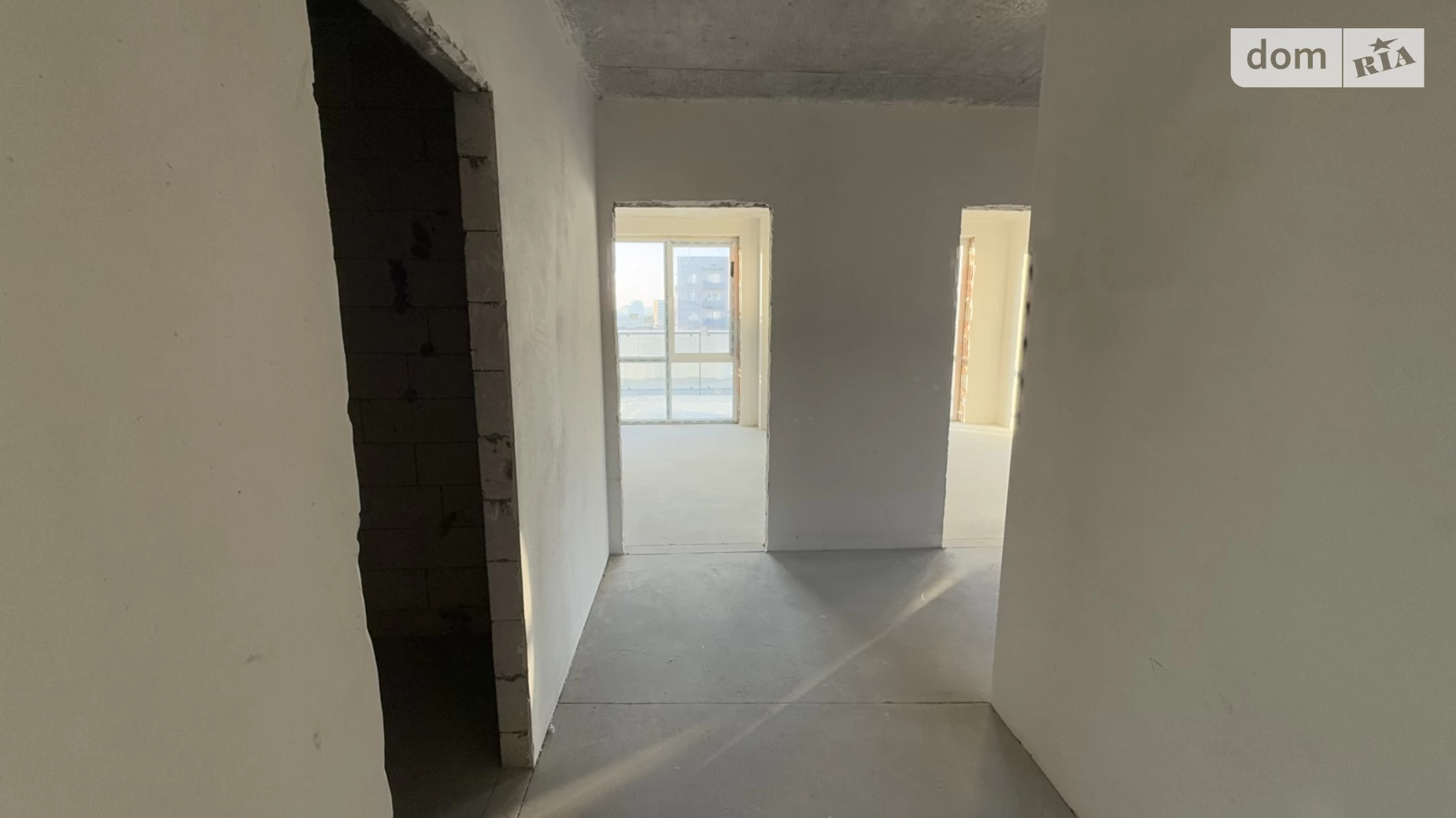 Продается 2-комнатная квартира 68 кв. м в Ровно, ул. Кавказская, 32Б - фото 2