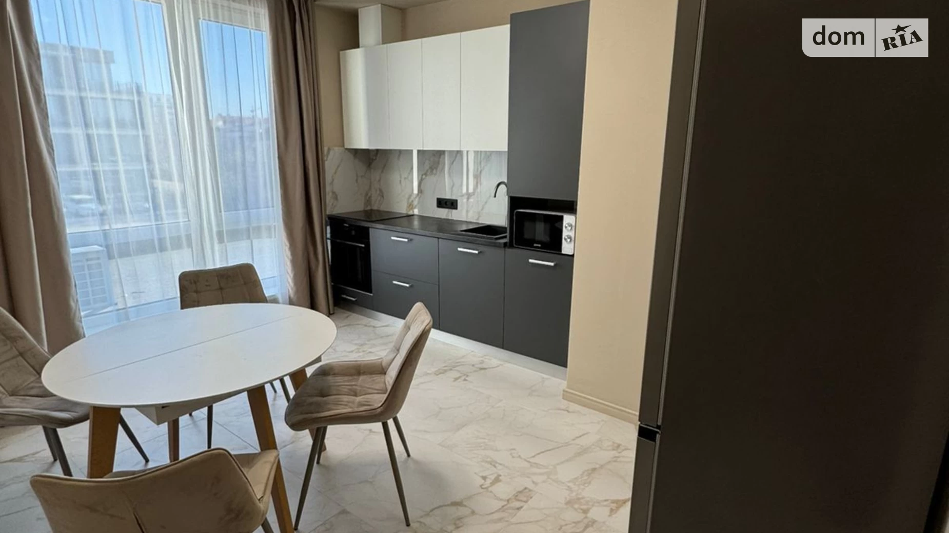 Продается 2-комнатная квартира 68.2 кв. м в Ужгороде, ул. Бабьяка, 15А - фото 2