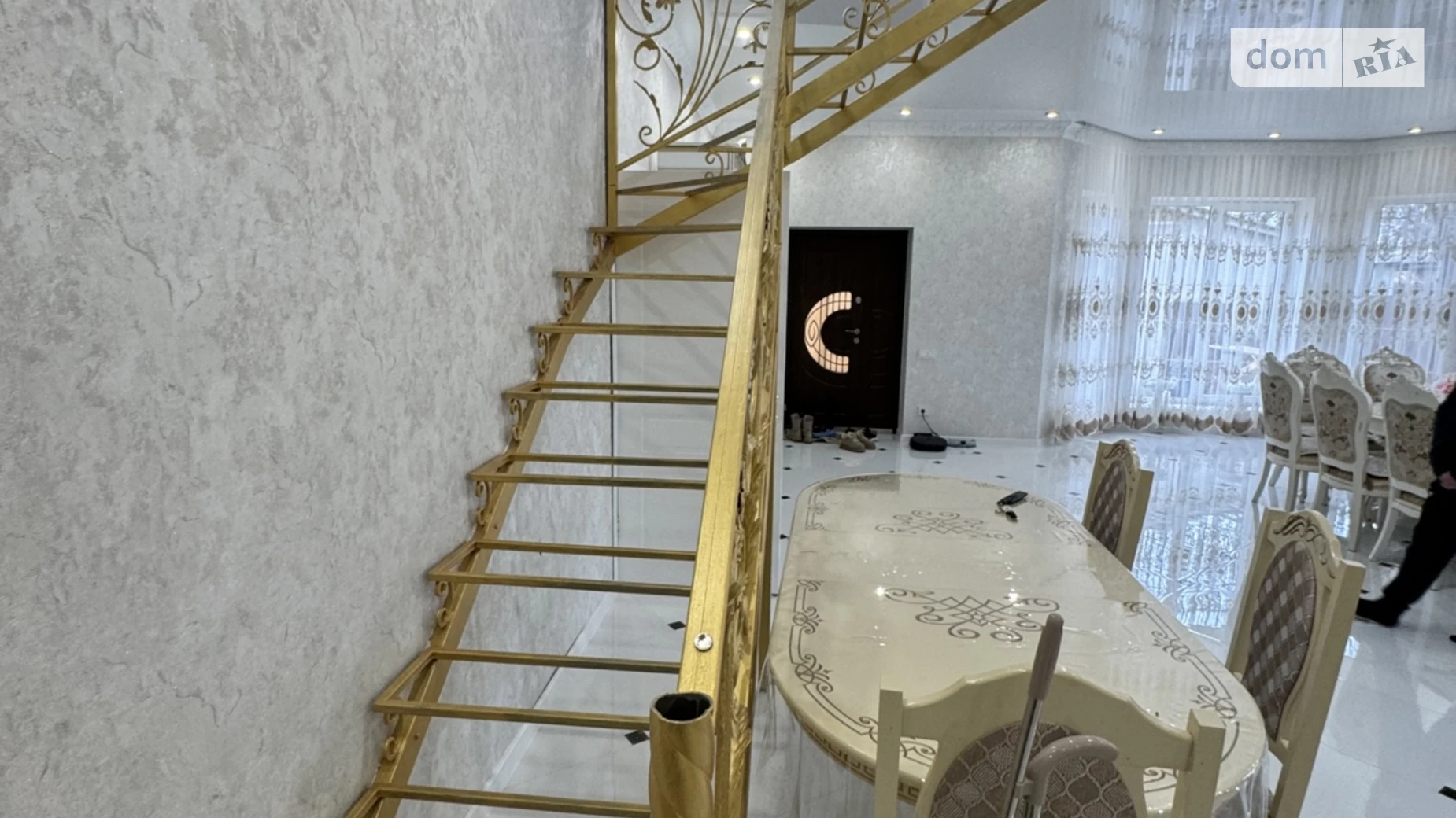 Продается дом на 2 этажа 150 кв. м с гаражом, цена: 150000 $ - фото 3
