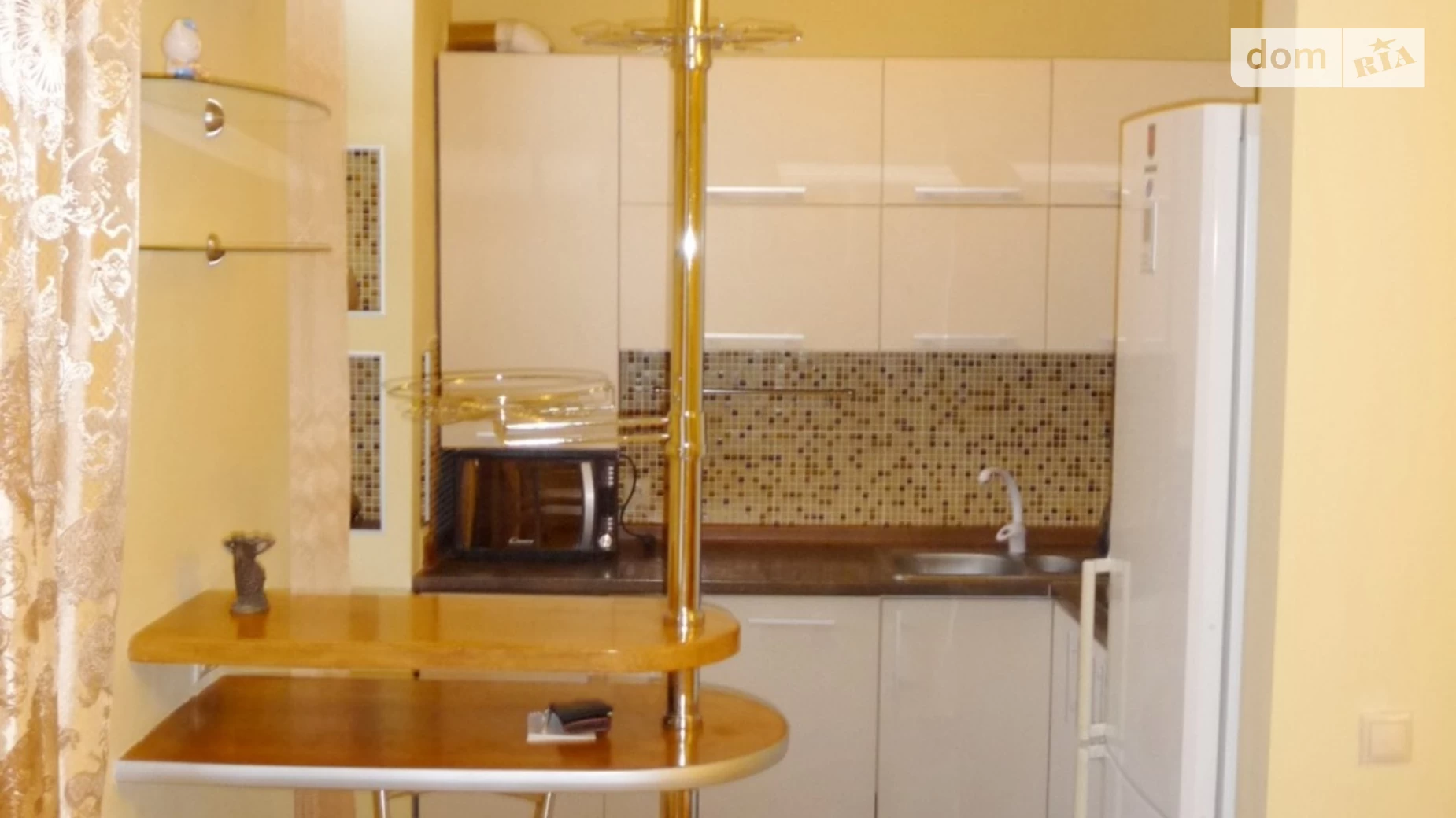 Продается 1-комнатная квартира 52 кв. м в Ивано-Франковске, Вечевой майд., 3 - фото 4