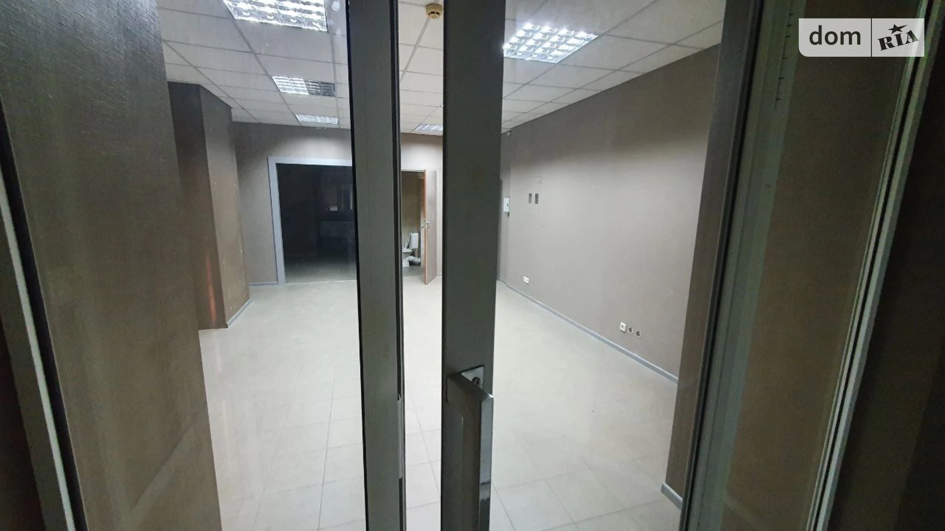 Сдается в аренду помещения свободного назначения 69 кв. м в 5-этажном здании, цена: 17500 грн - фото 3