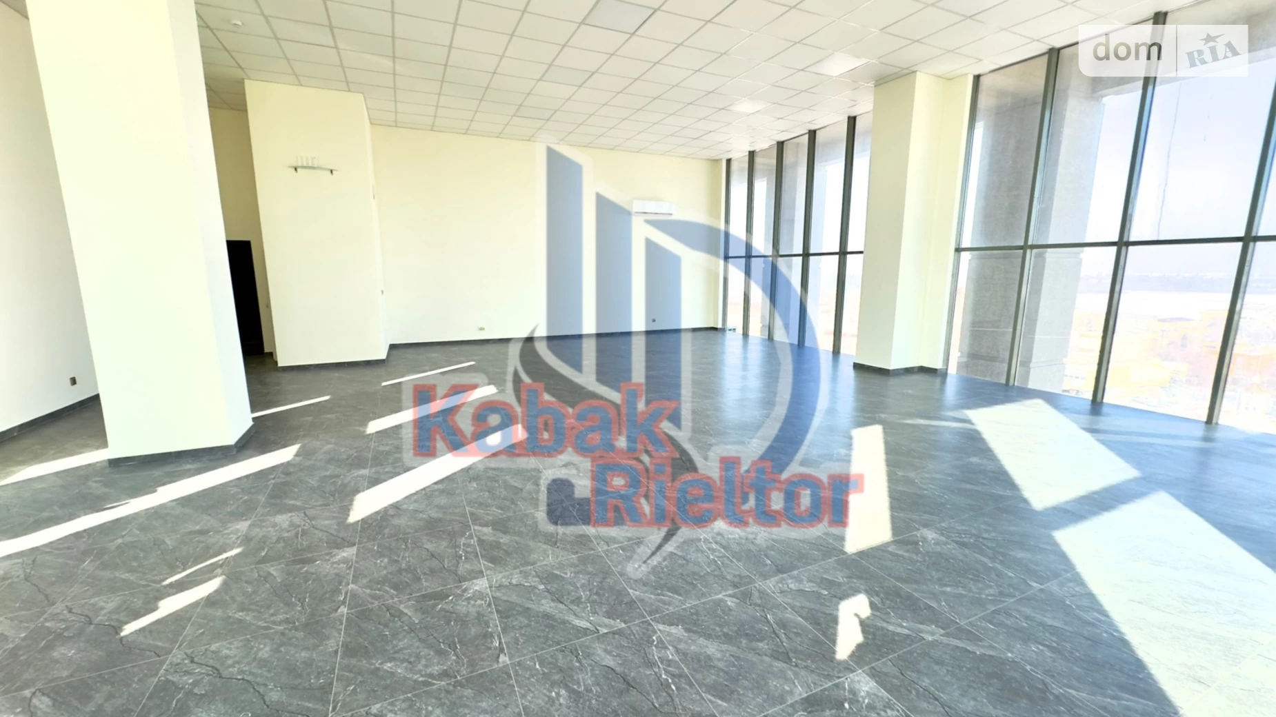 Сдается в аренду офис 170 кв. м в бизнес-центре, цена: 1700 $ - фото 2