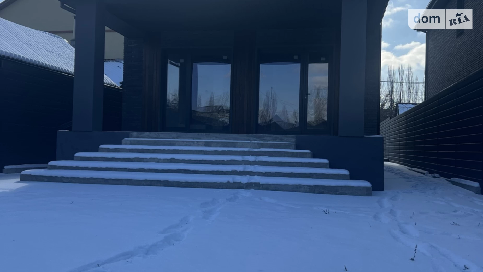 Продается дом на 2 этажа 210 кв. м с камином, цена: 285000 $ - фото 3