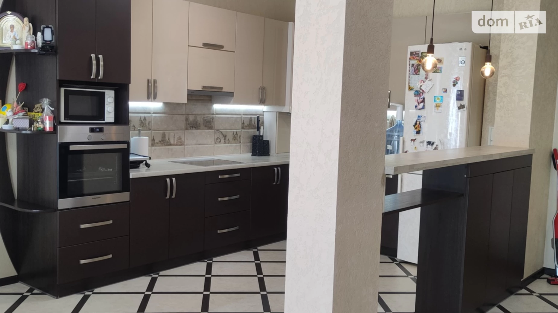 Продается дом на 2 этажа 222 кв. м с камином, цена: 170000 $ - фото 2