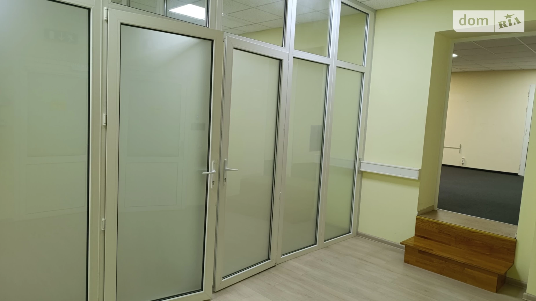 Сдается в аренду офис 69.6 кв. м в бизнес-центре, цена: 1680 $ - фото 2