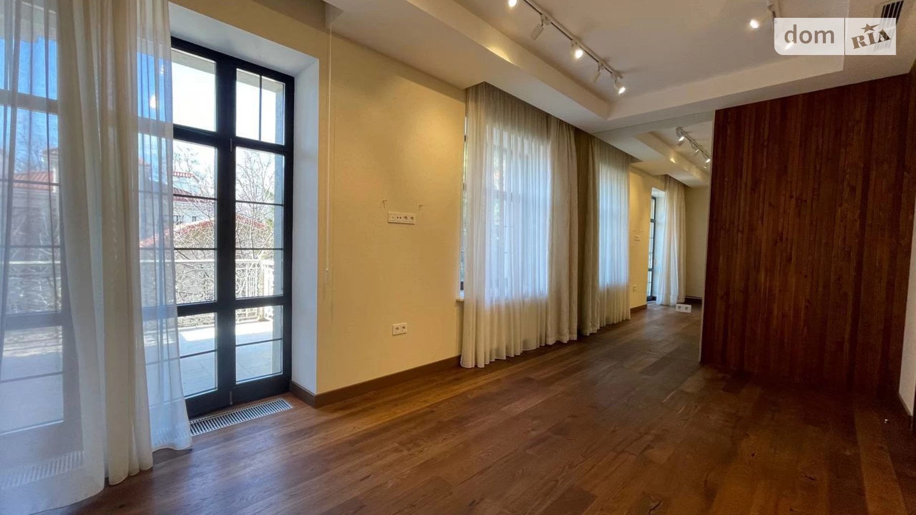 Продается дом на 2 этажа 350 кв. м с камином, цена: 1300000 $ - фото 5