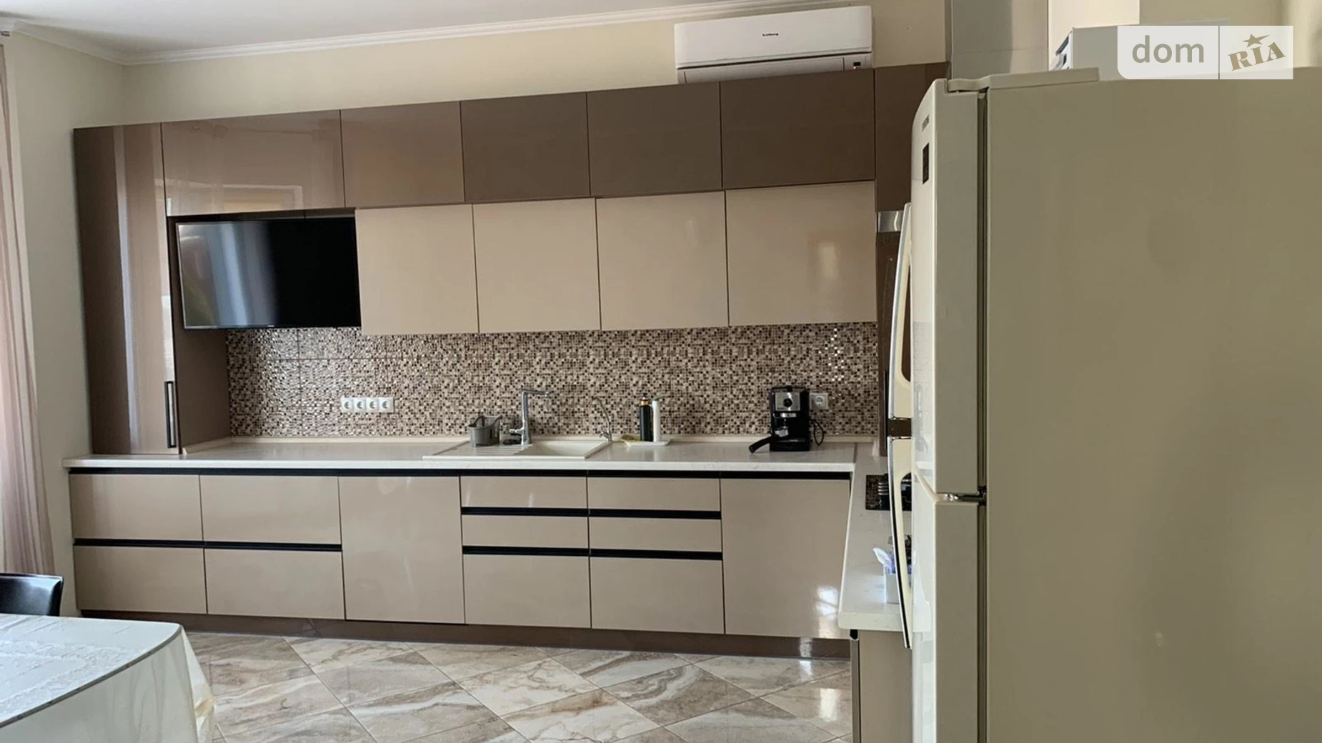 Продается дом на 3 этажа 320 кв. м с гаражом, цена: 400000 $ - фото 4