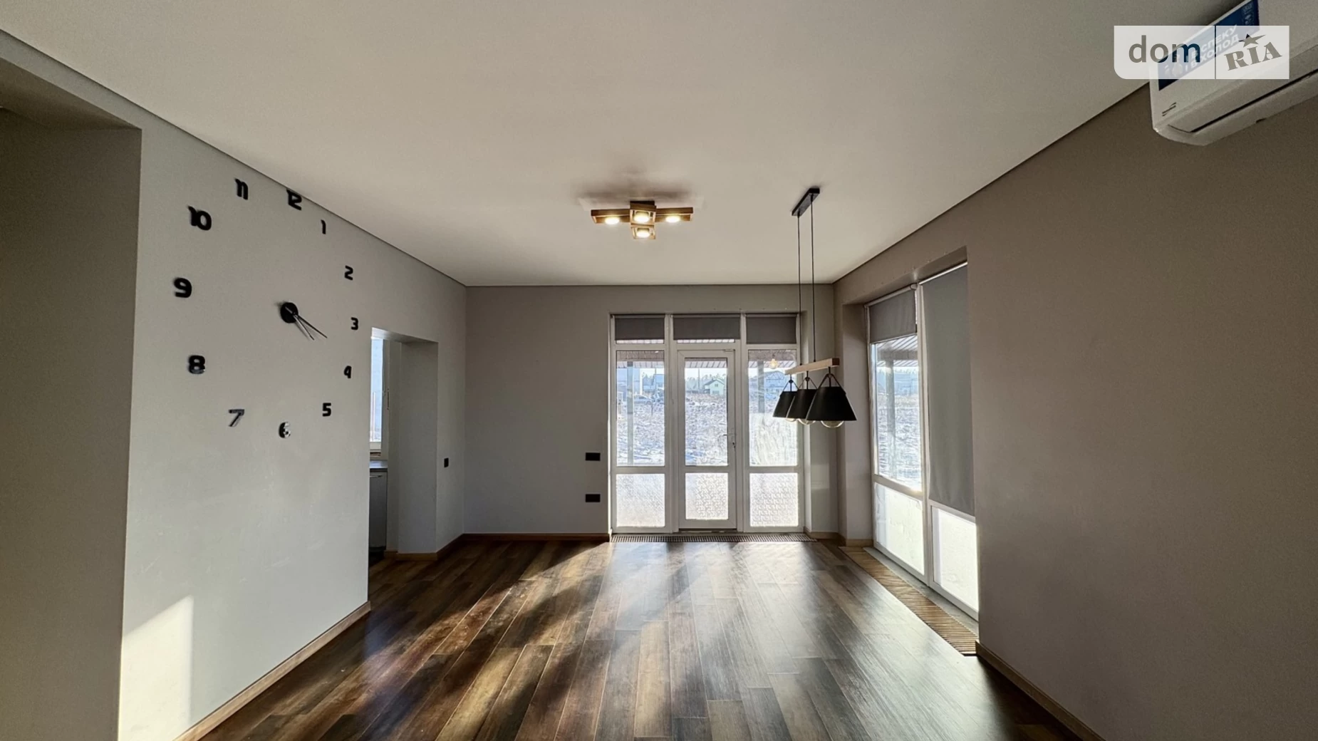 Продается дом на 2 этажа 212.8 кв. м с участком, цена: 118000 $ - фото 2