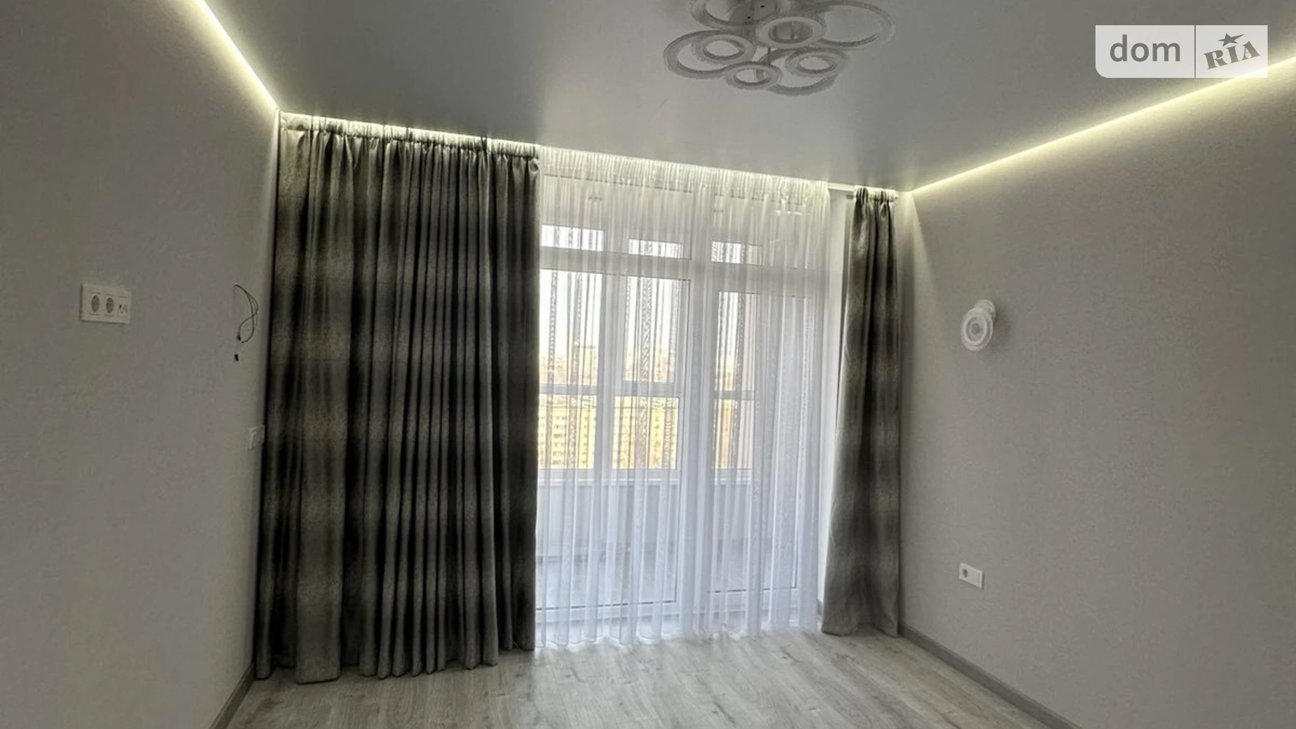 Продается 1-комнатная квартира 51 кв. м в Одессе, ул. Ивана Франко, 40 корпус 1 - фото 2