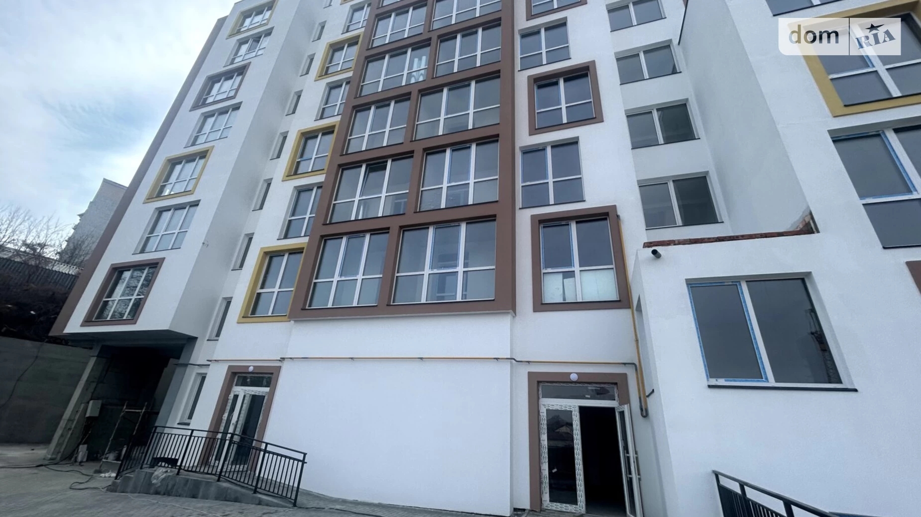Продается 1-комнатная квартира 46 кв. м в Львове, ул. Камышовая, 11 - фото 2
