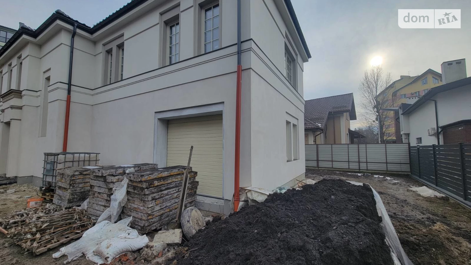 Продается дом на 2 этажа 160 кв. м с беседкой, цена: 236000 $ - фото 4