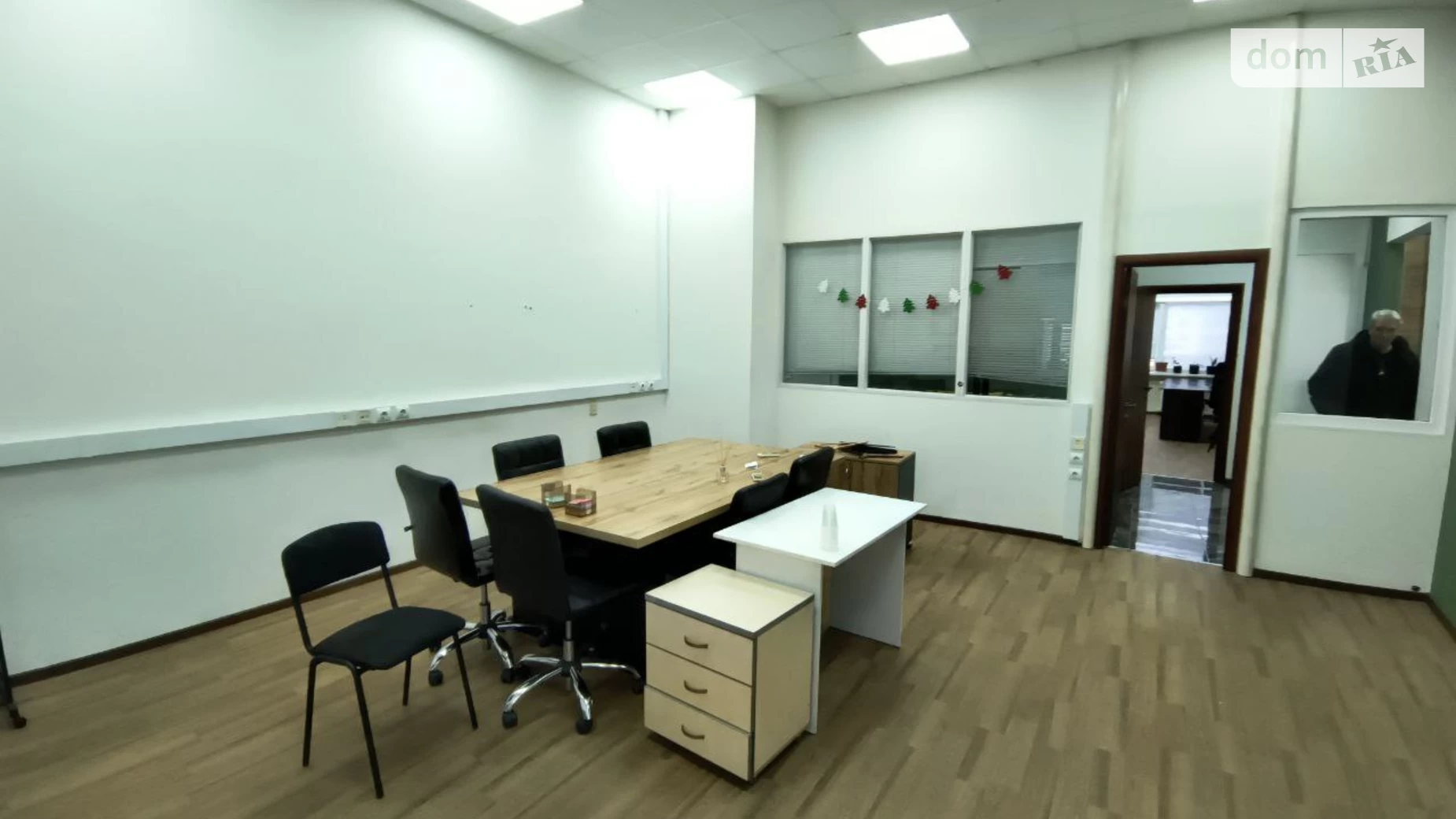 Сдается в аренду офис 143 кв. м в бизнес-центре, цена: 54340 грн - фото 4