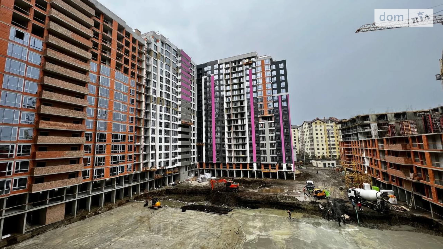 Продается 1-комнатная квартира 37 кв. м в Ивано-Франковске, ул. Хриплинская, 9 - фото 2