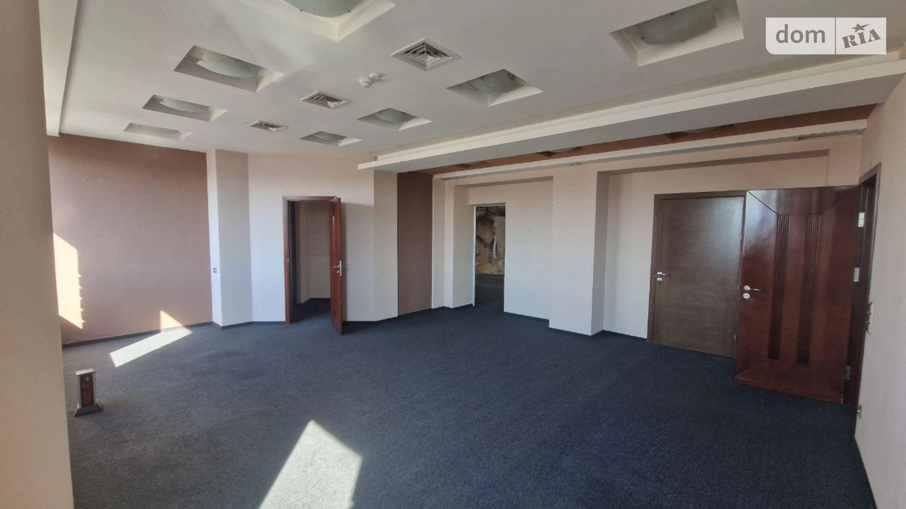 Сдается в аренду офис 734 кв. м в бизнес-центре, цена: 9550 $ - фото 4