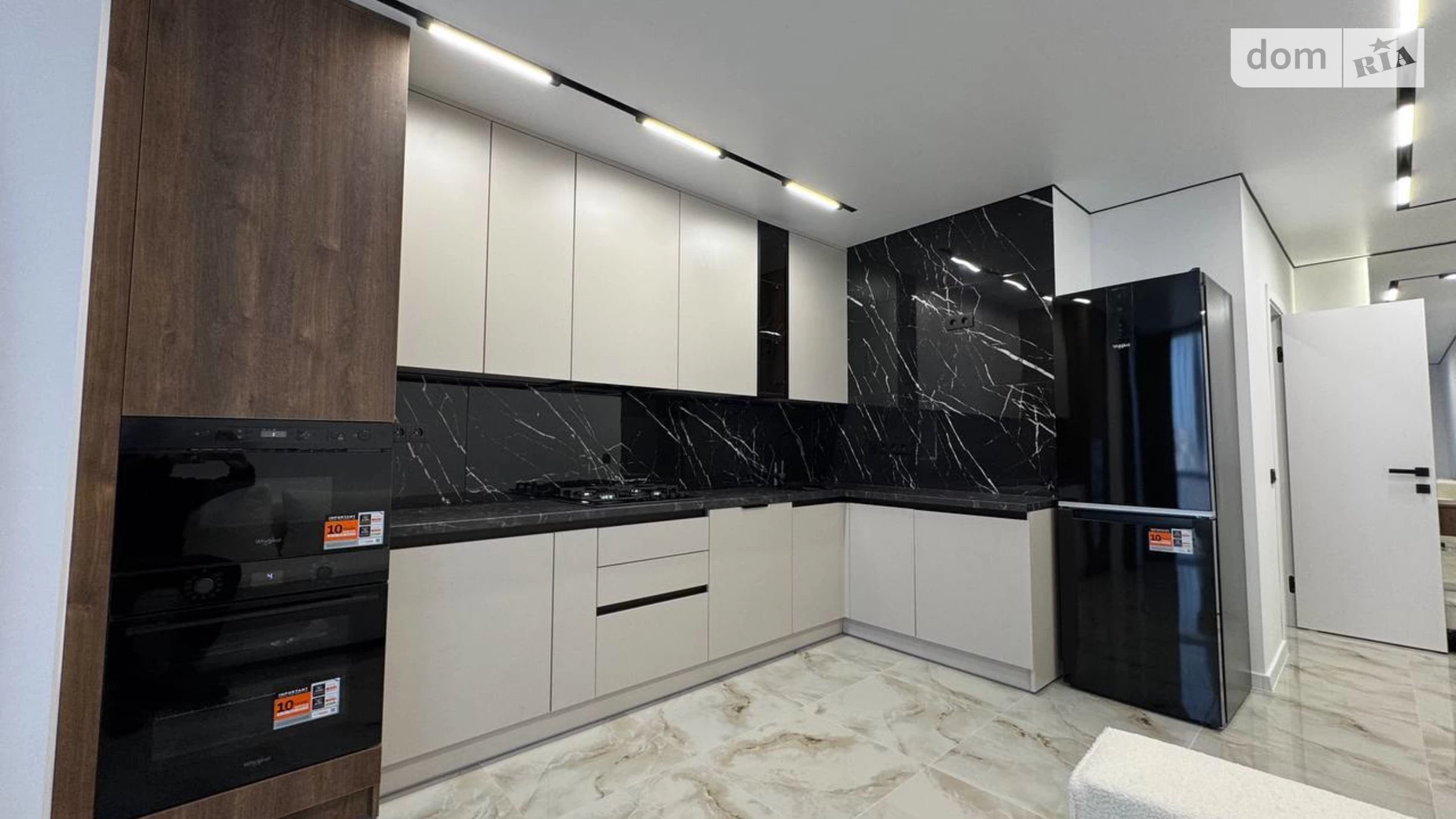 Продается 1-комнатная квартира 46.6 кв. м в Ивано-Франковске, ул. Бандеры Степана, 79 - фото 2
