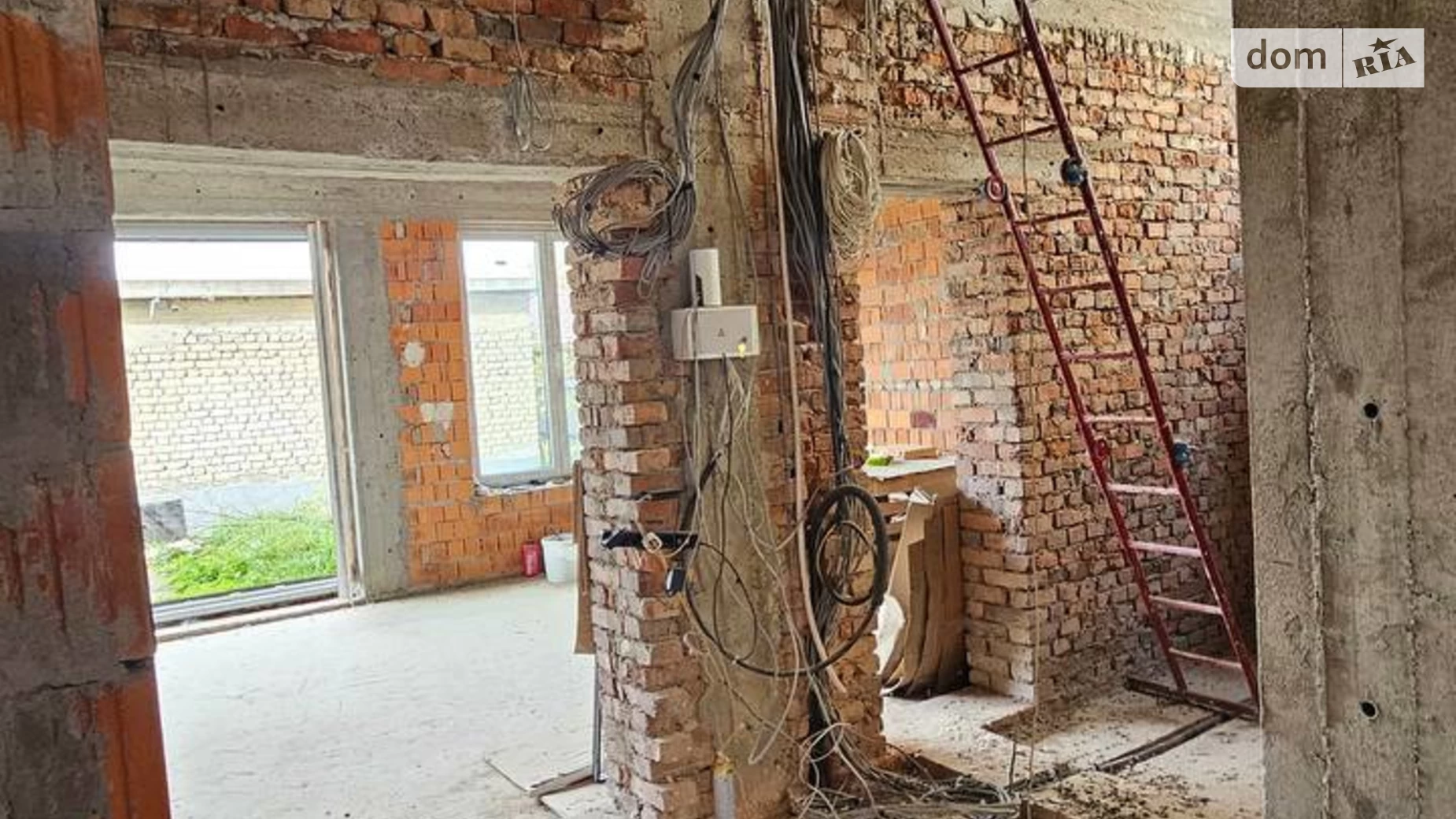Продается дом на 2 этажа 226 кв. м с камином, цена: 120000 $ - фото 4