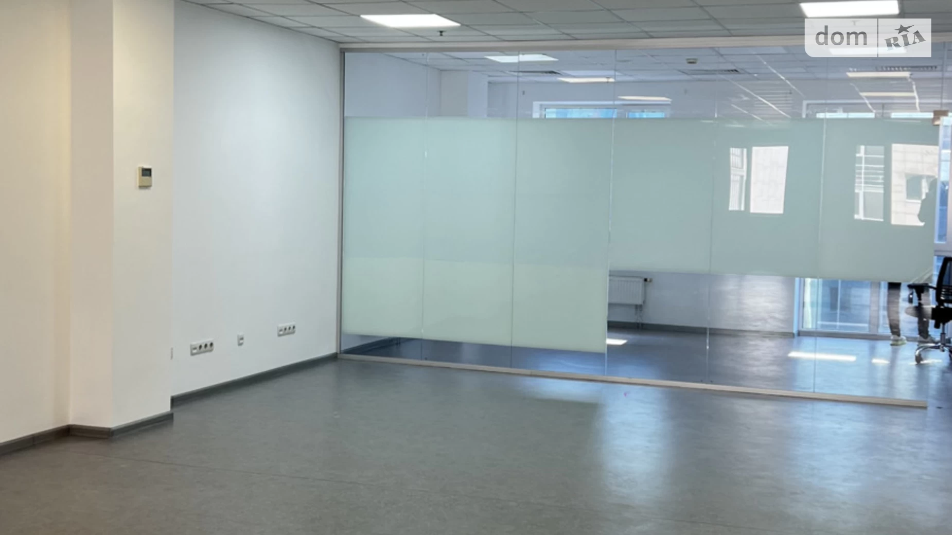 Сдается в аренду офис 132 кв. м в бизнес-центре, цена: 2530 $ - фото 3