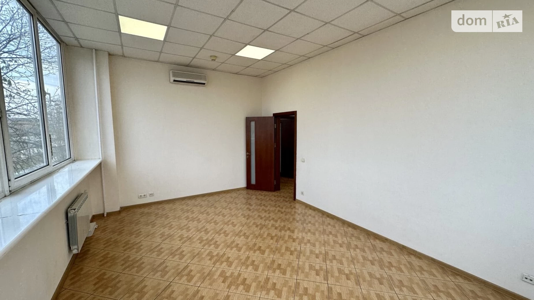 Сдается в аренду офис 81 кв. м в бизнес-центре, цена: 22680 грн - фото 3